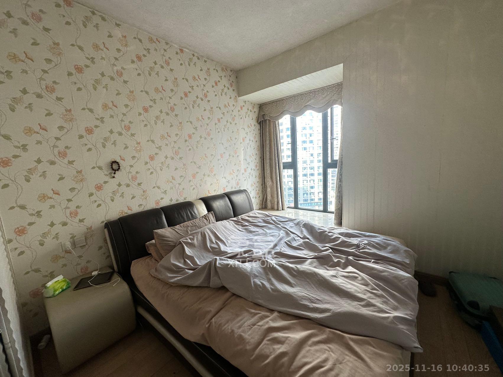 藏珑湖上国际花园  3室2厅2卫    3600.0元/月室内图