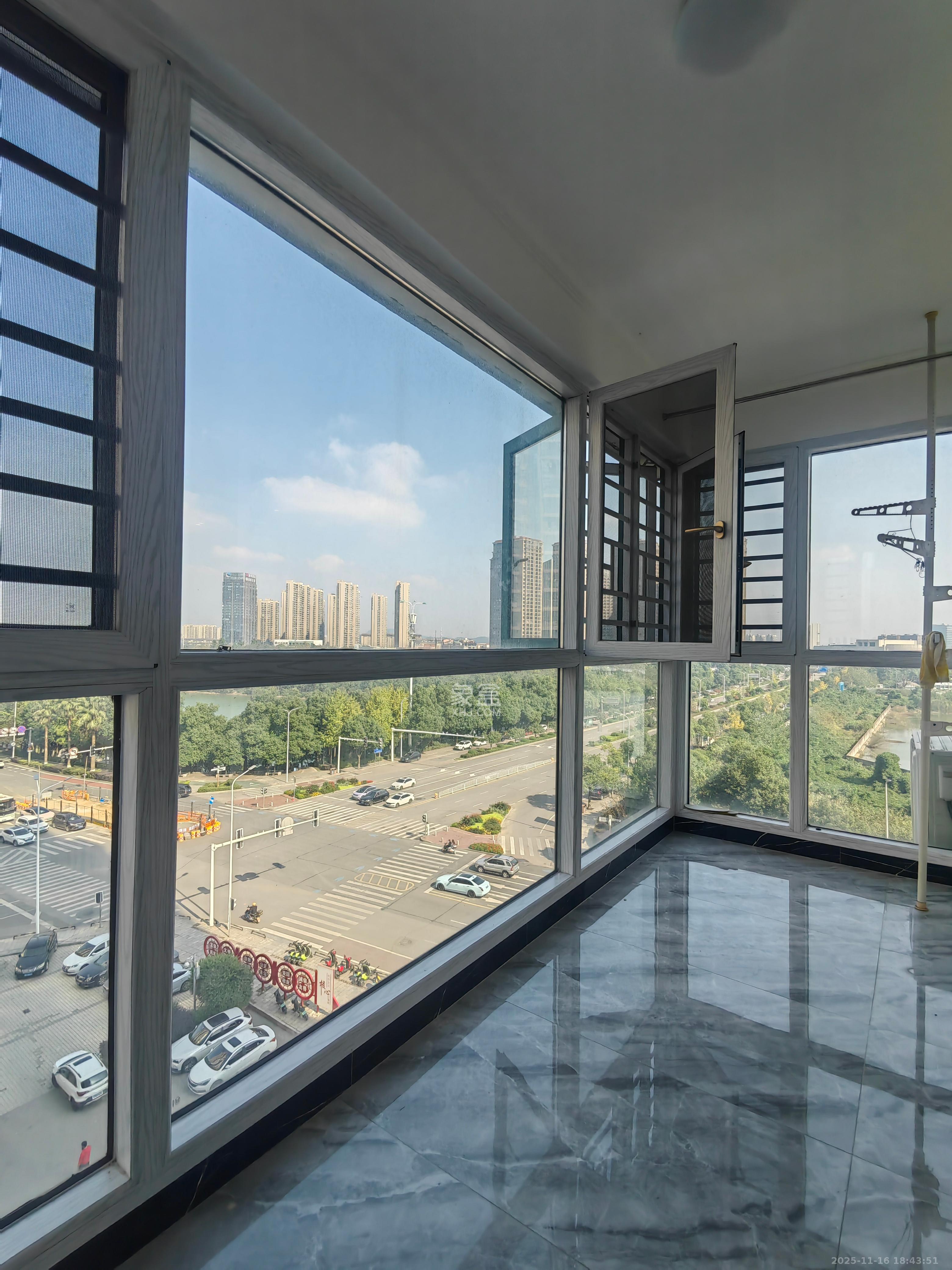 百合湖滨花园 4室2厅2卫 2400.0元/月 百合湖滨花园 4室2厅2卫 2400.0元/月室内图