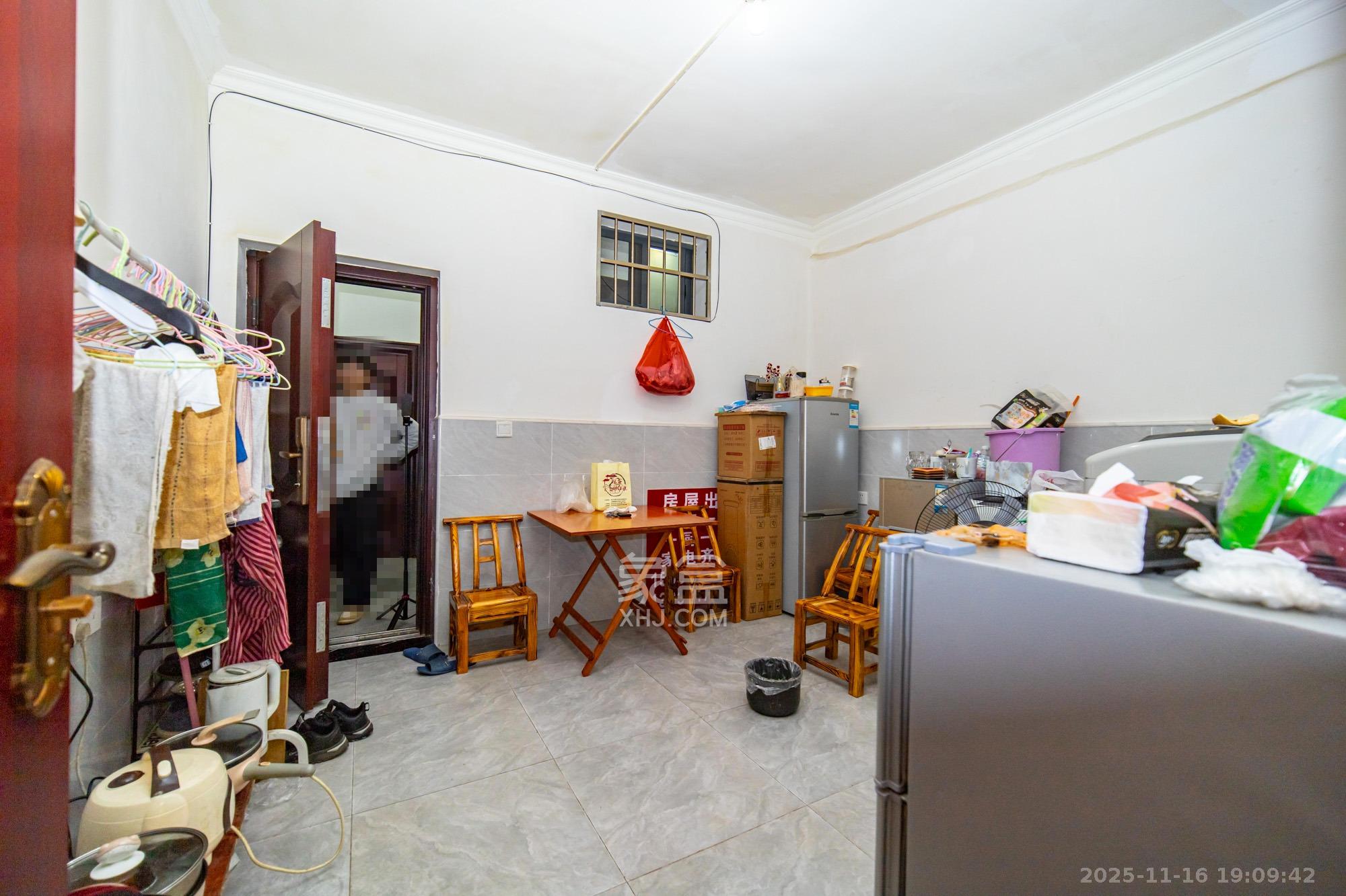 星沙三区 12室6厅12卫 269.8万 星沙三区 12室6厅12卫 269.8万客厅