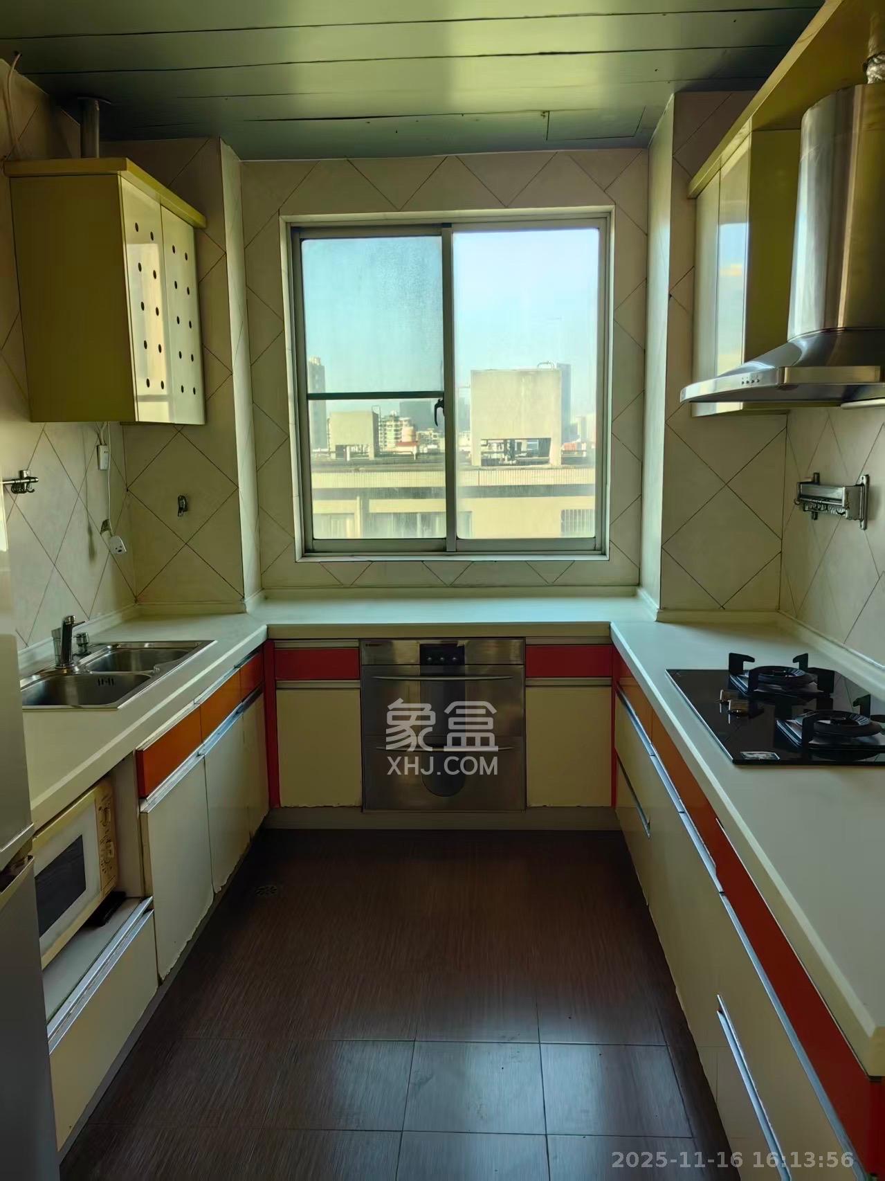 龙柏小区 4室2厅2卫 3200.0元/月 龙柏小区 4室2厅2卫 3200.0元/月室内图