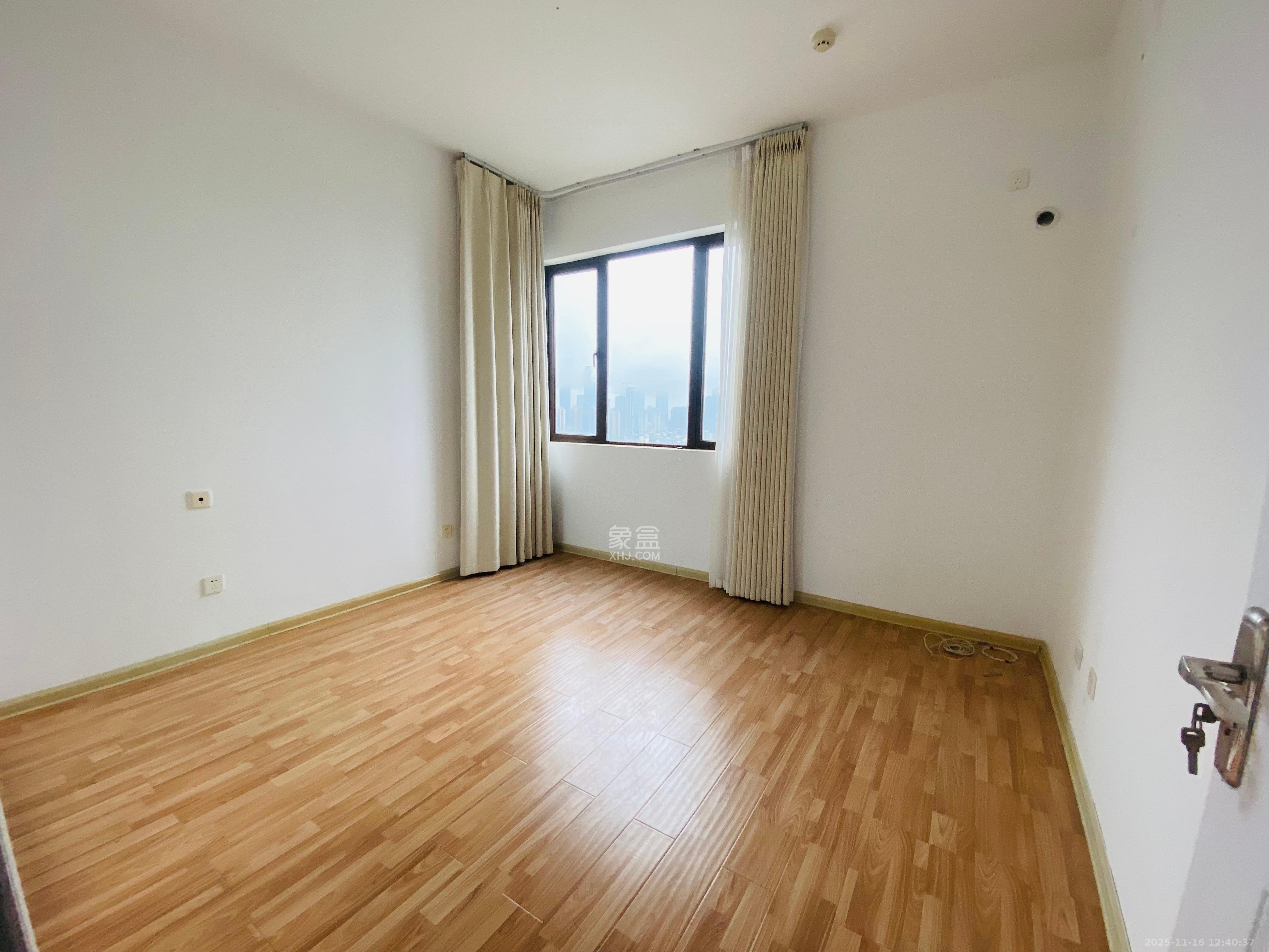 保利西海岸A区  4室2厅2卫    4500.0元/月室内图