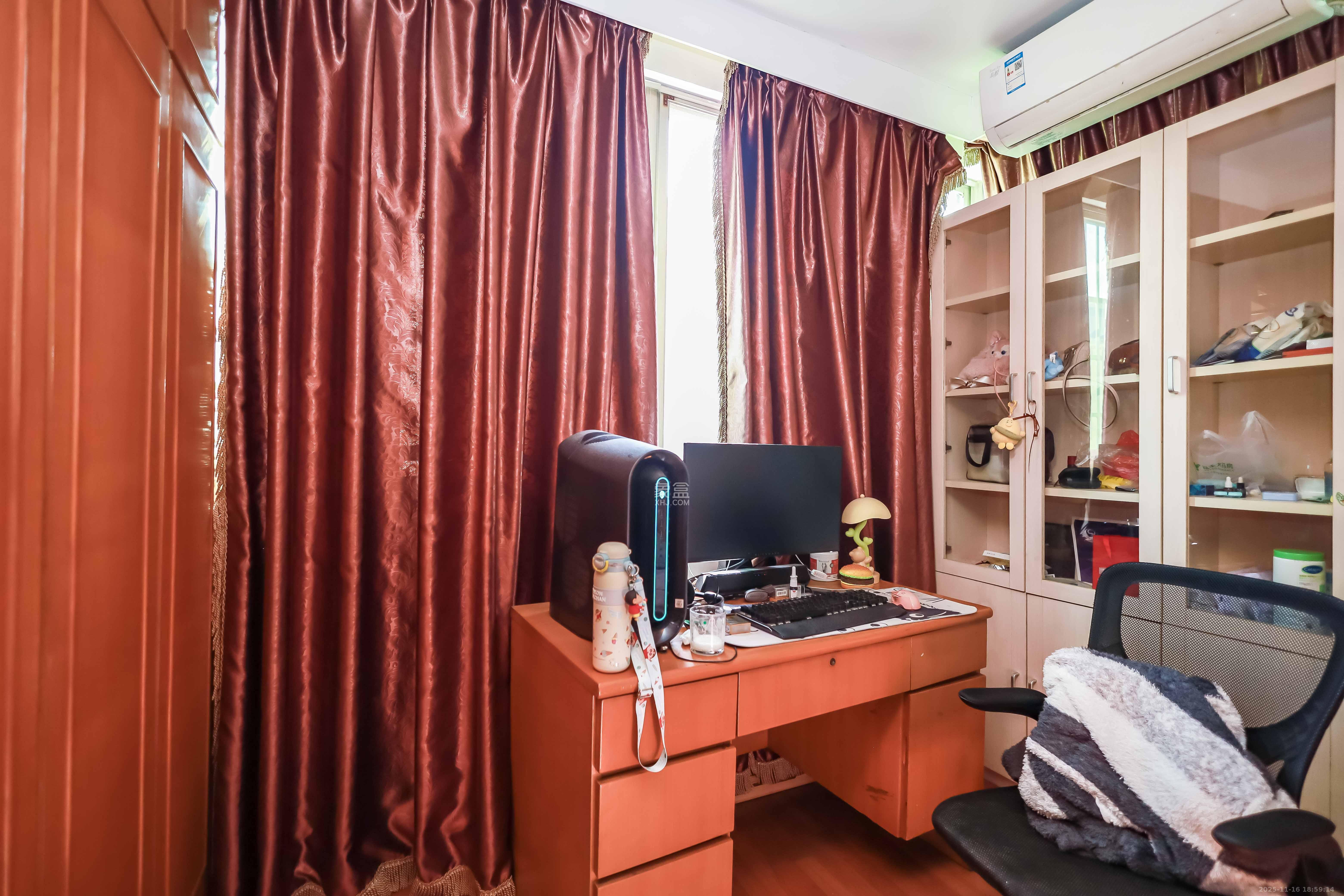 咸嘉新村嘉明苑 5室2厅2卫 105.0万 咸嘉新村嘉明苑 5室2厅2卫 105.0万阳台