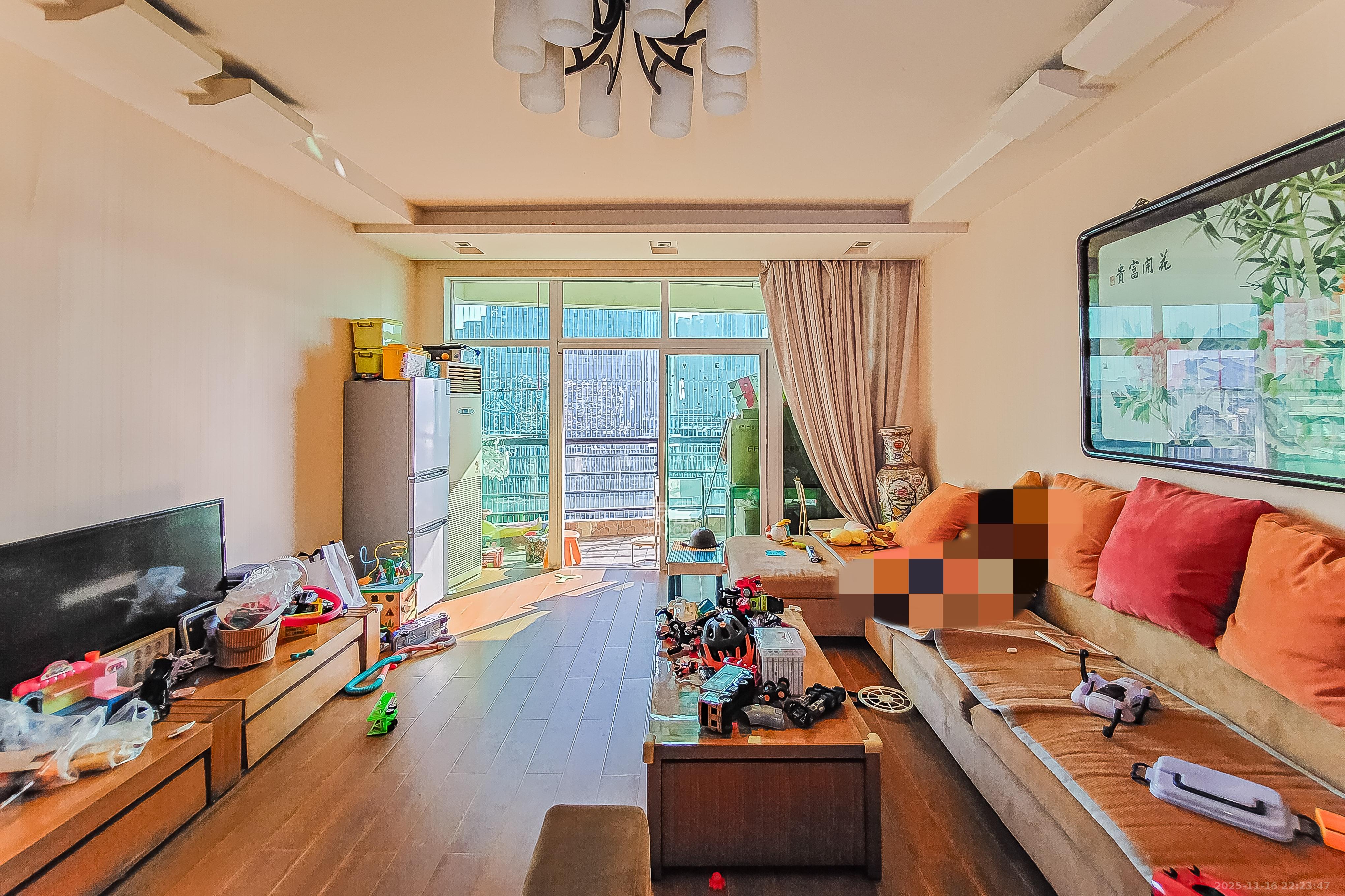 创远景园  4室2厅2卫    155.0万客厅