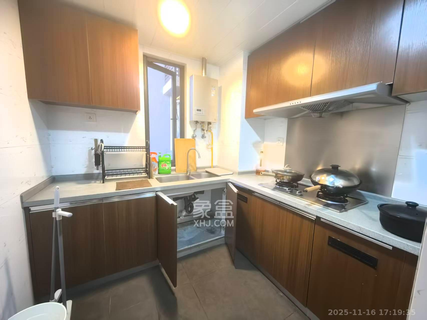 万科城  3室2厅2卫    2500.0元/月室内图