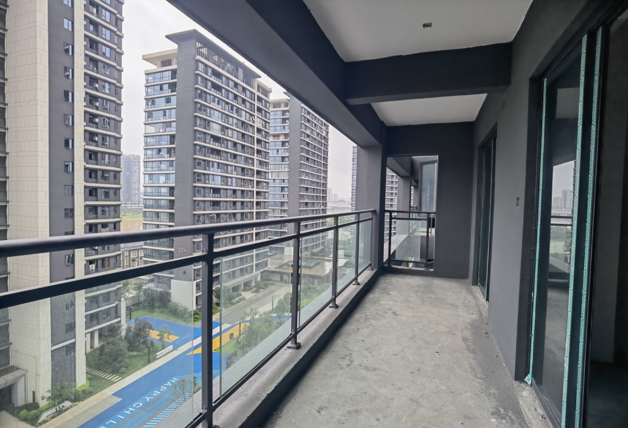 中铁银城江月 3室2厅2卫 66.0万 中铁银城江月 3室2厅2卫 66.0万客厅