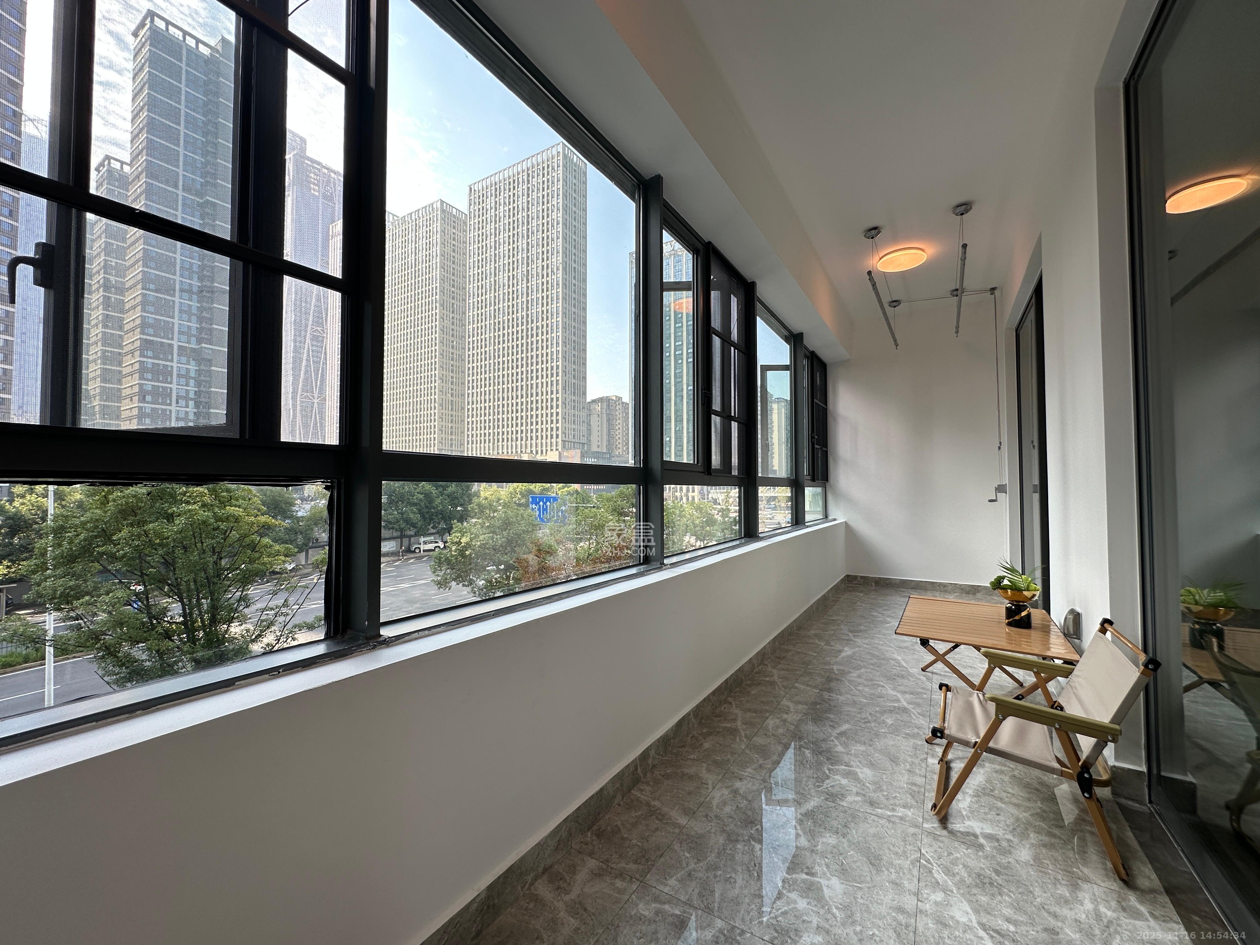 复地滨江金融中心  4室2厅2卫    6900.0元/月室内图