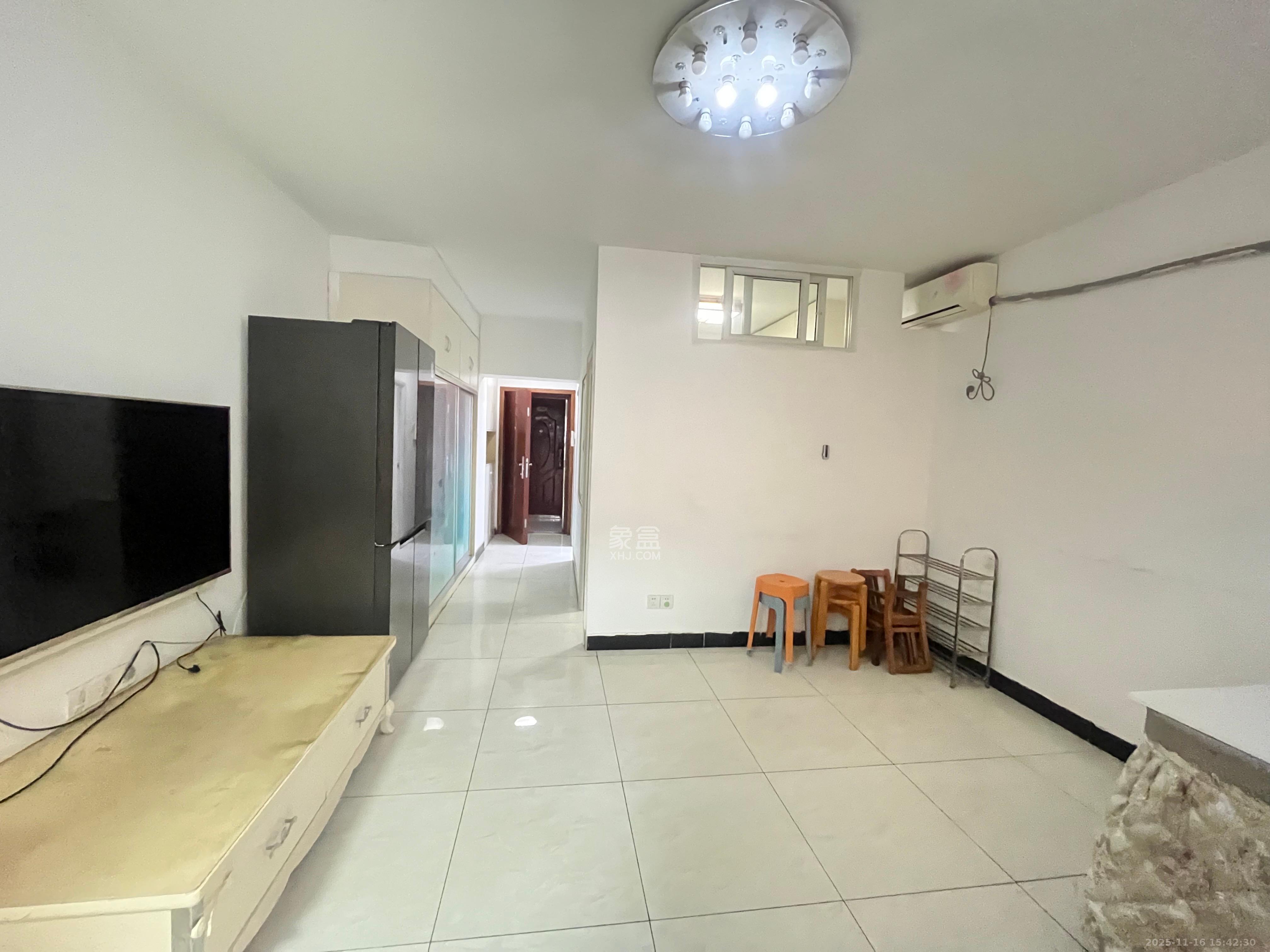 先锋东外滩  1室1厅1卫    1600.0元/月室内图