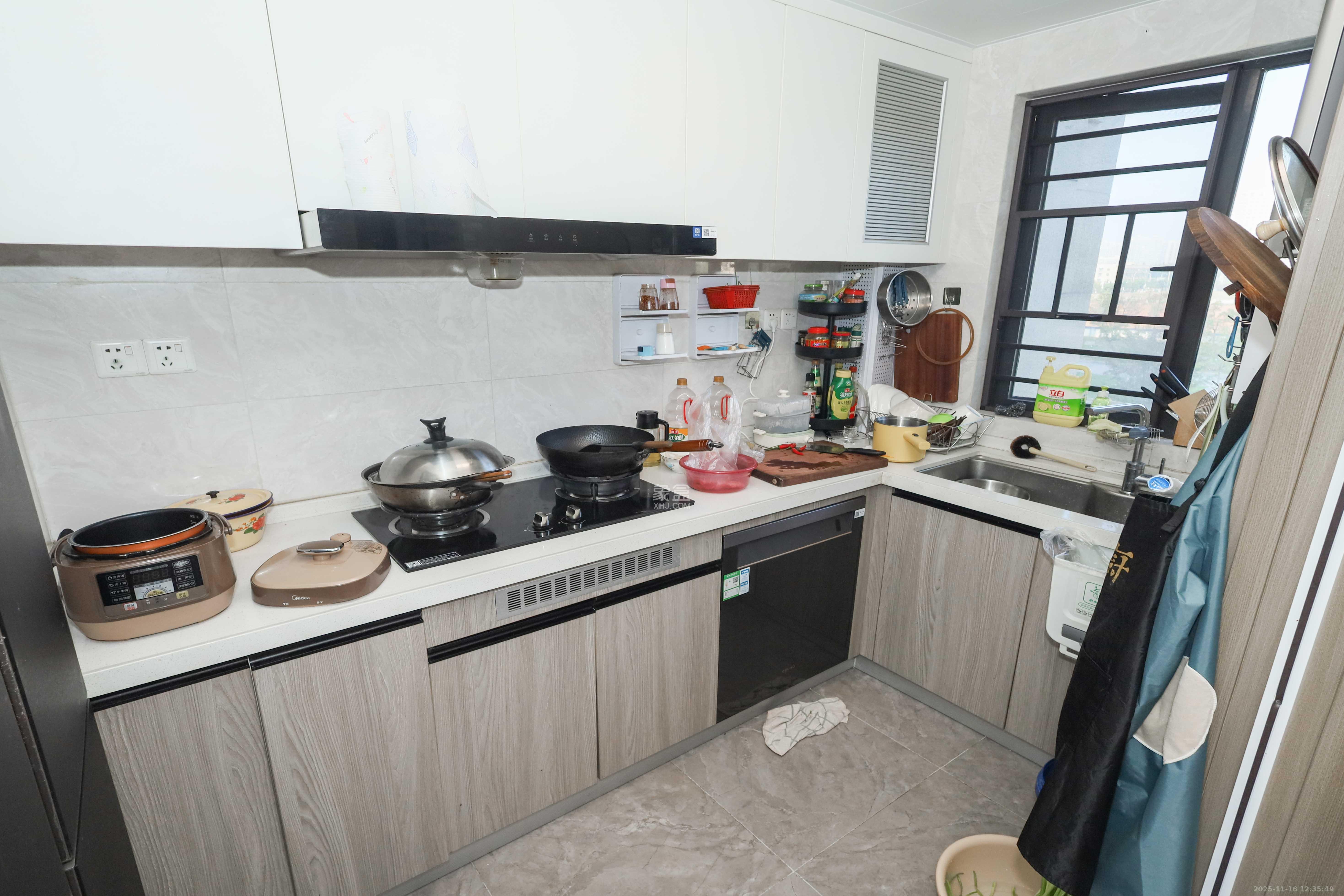 越秀亲爱里  4室2厅2卫    135.0万厨房