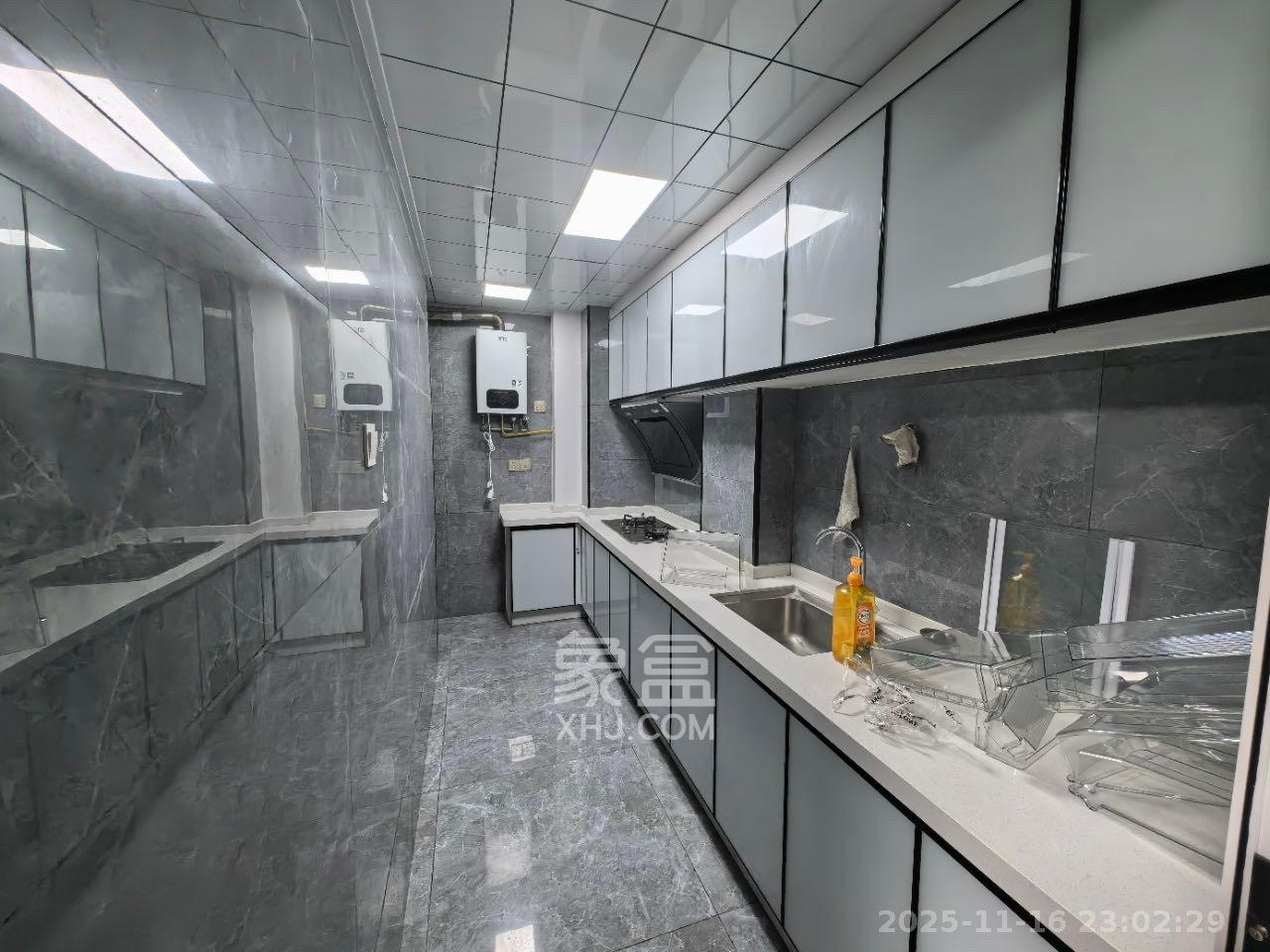 欧莱雅郡 3室2厅1卫 2000.0元/月 欧莱雅郡 3室2厅1卫 2000.0元/月室内图