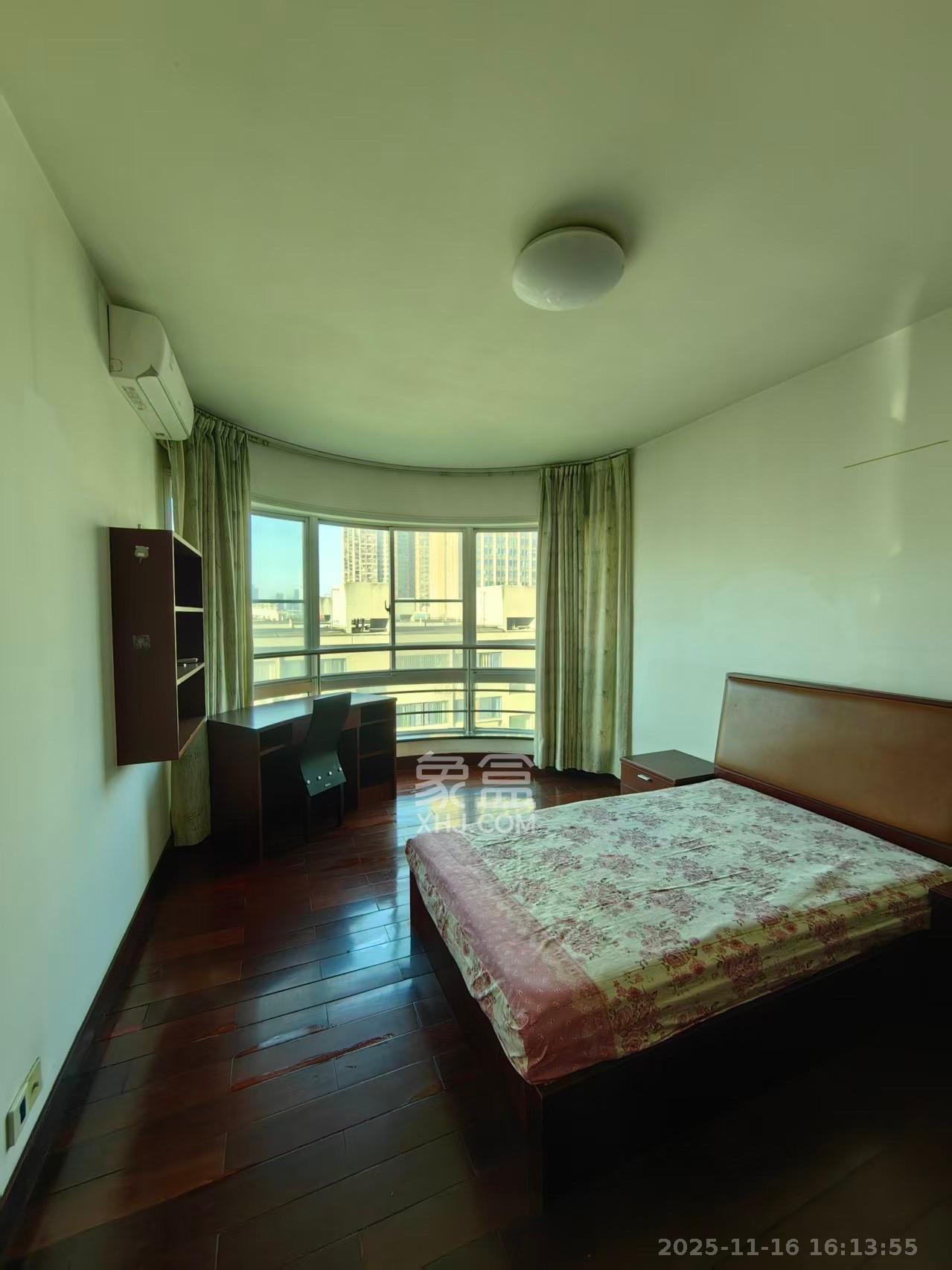 龙柏小区 4室2厅2卫 3200.0元/月 龙柏小区 4室2厅2卫 3200.0元/月室内图