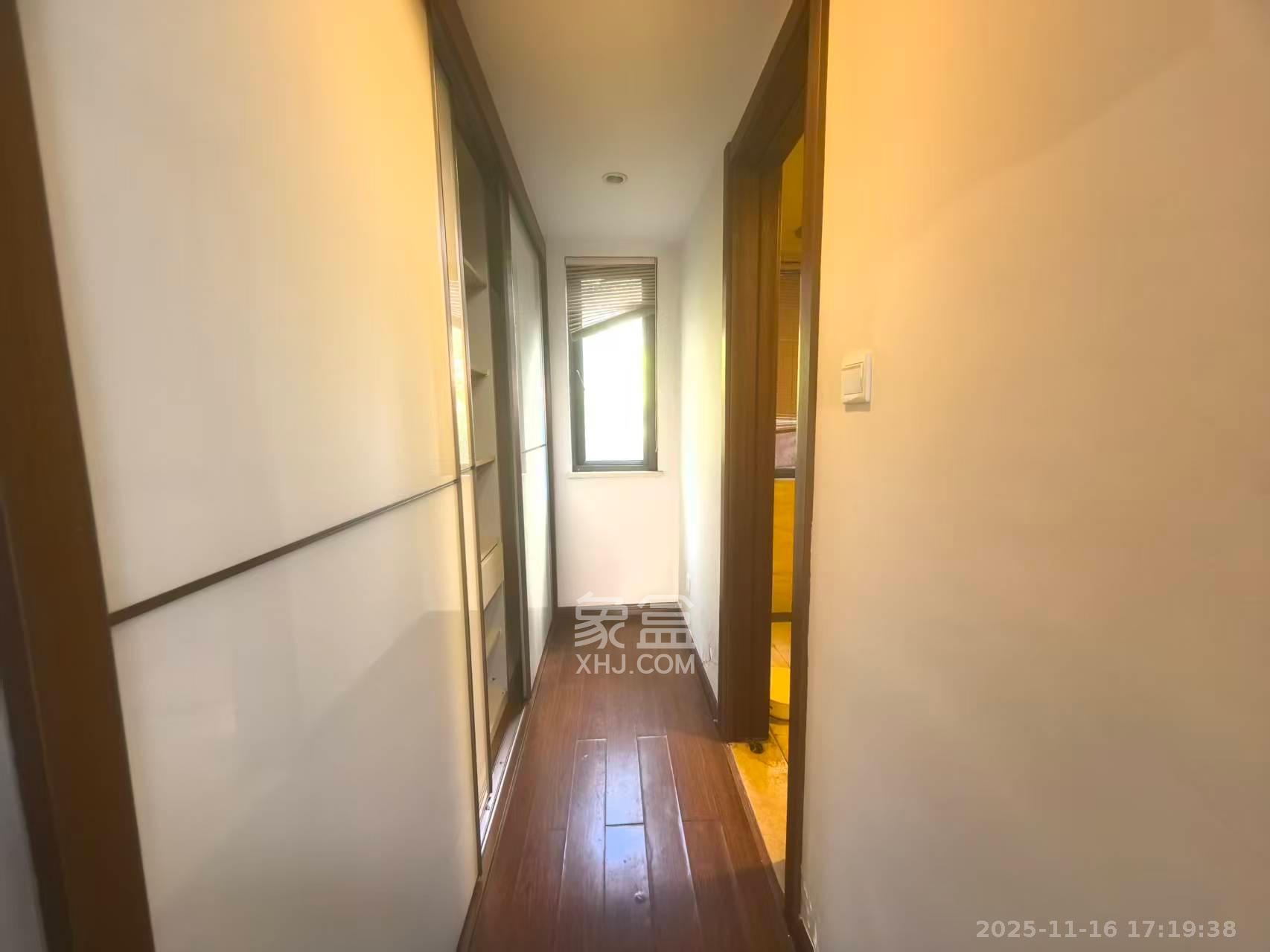 万科城 3室2厅2卫 2500.0元/月 万科城 3室2厅2卫 2500.0元/月室内图