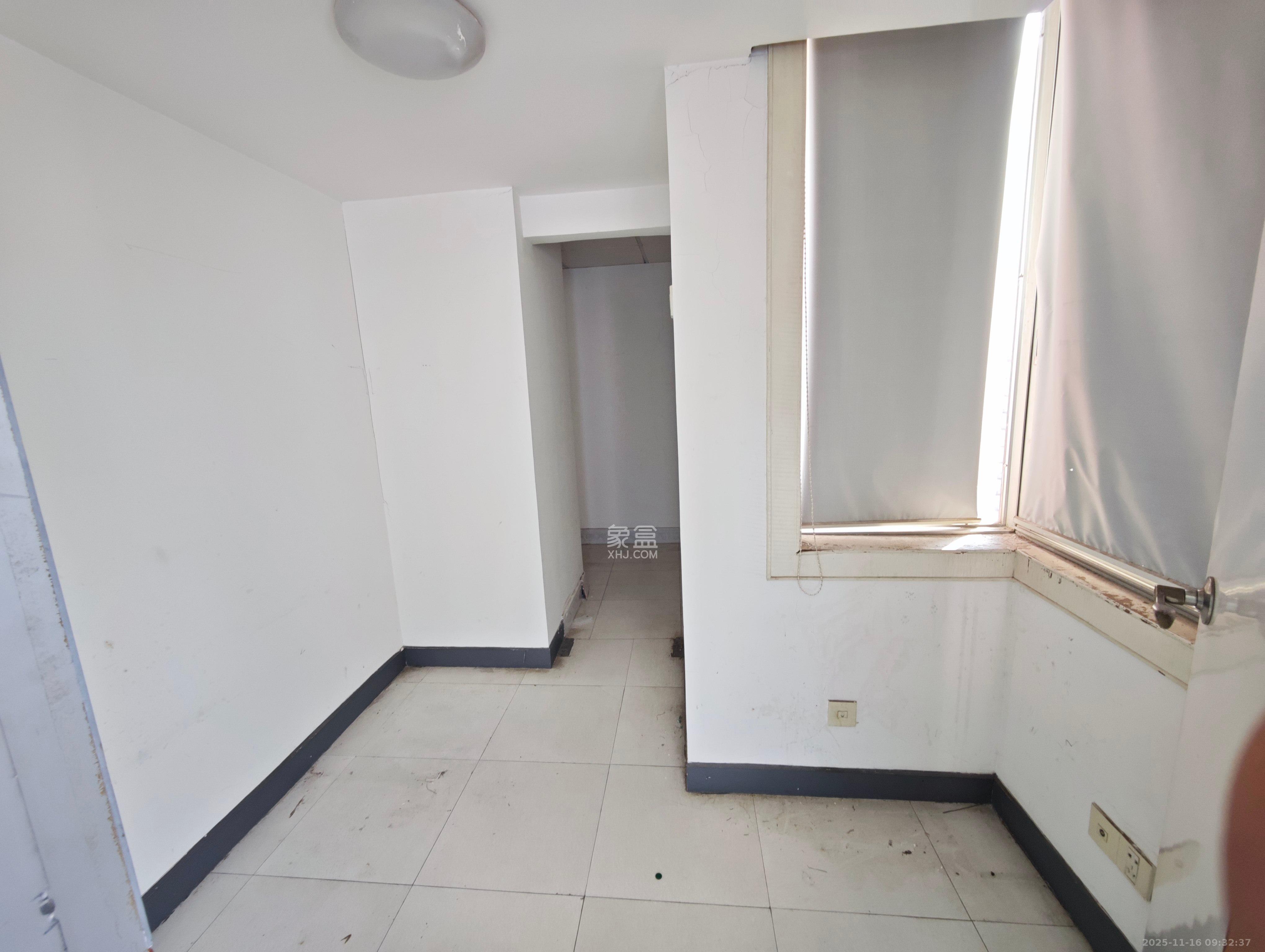 新富城   418.0㎡      12000.0元/月室内图