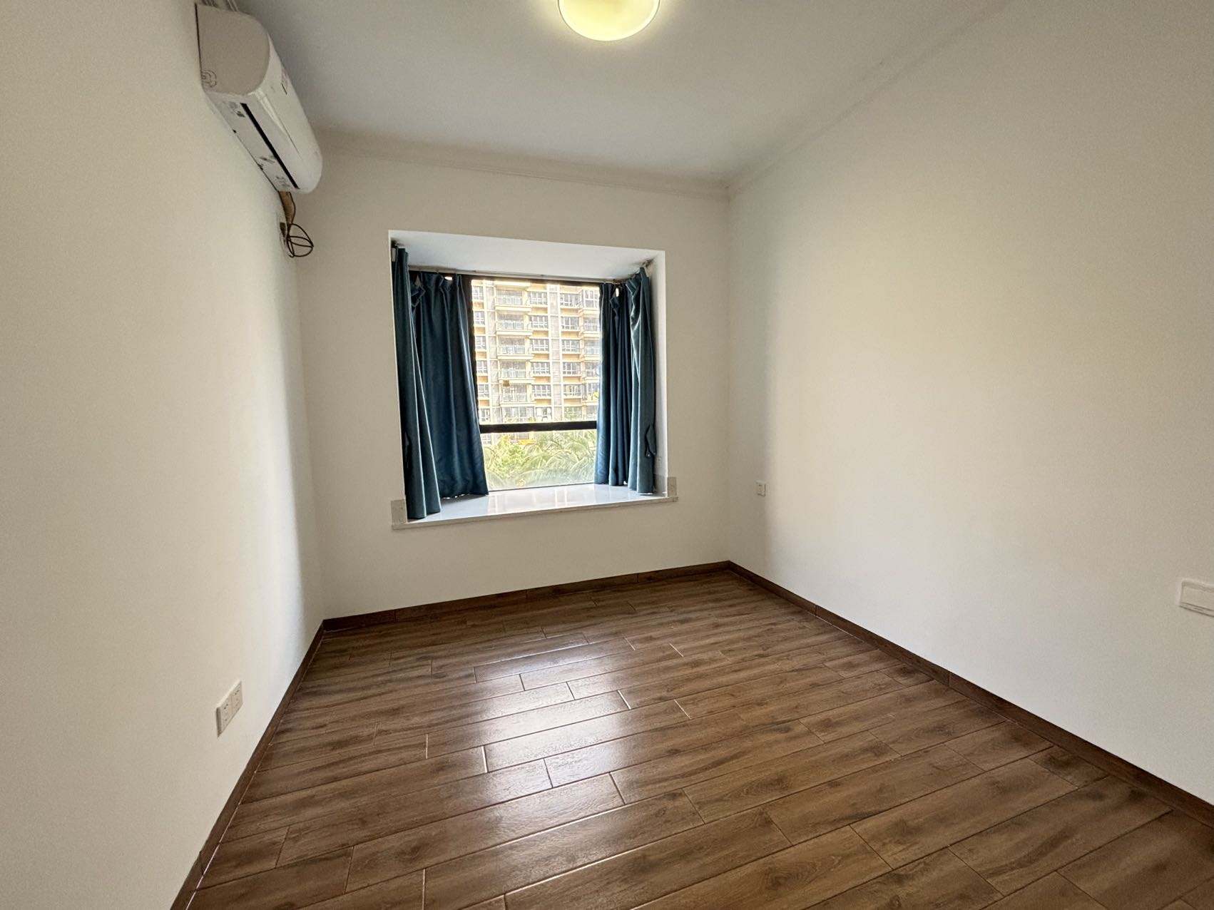 伊泰天骄二期 3室2厅2卫 2300.0元/月 伊泰天骄二期 3室2厅2卫 2300.0元/月室内图