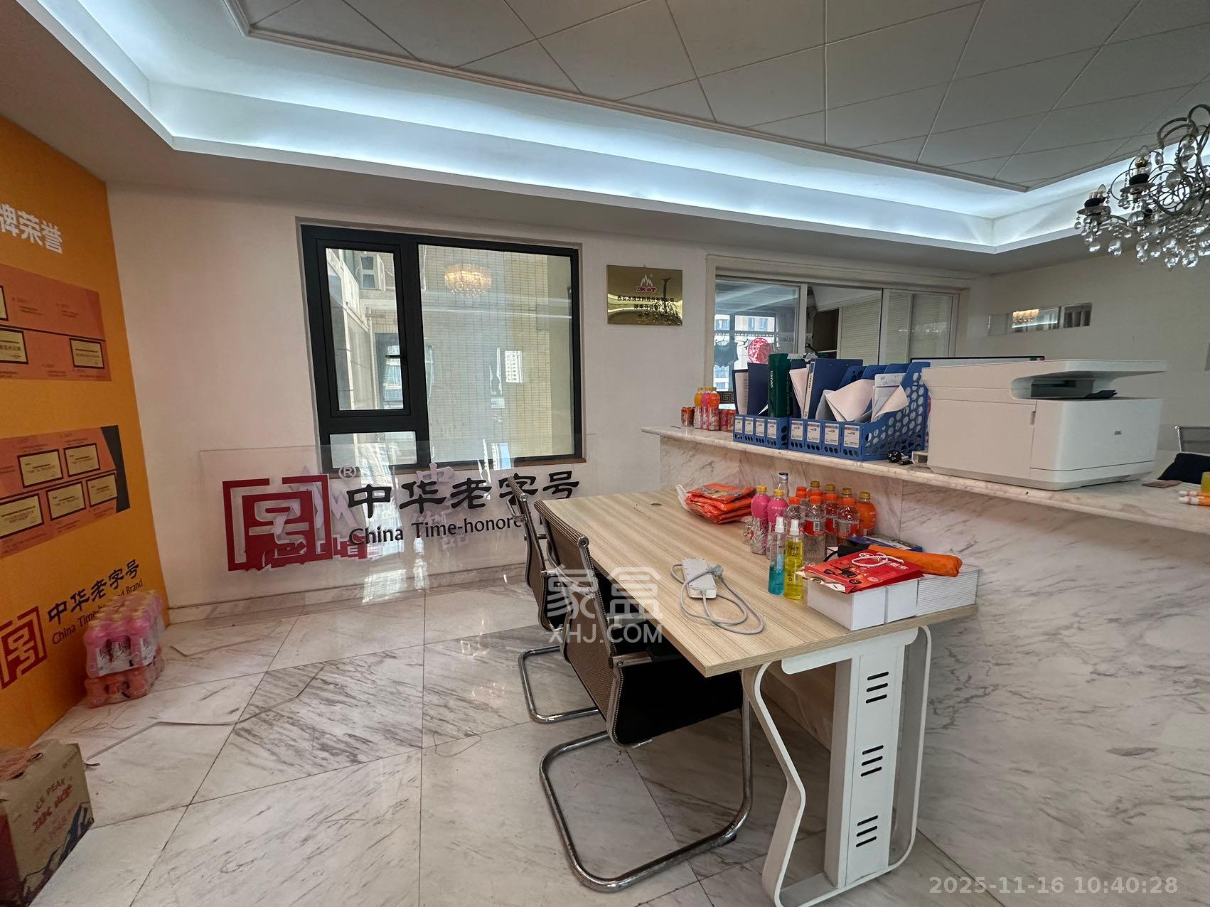 藏珑湖上国际花园  3室2厅2卫    3600.0元/月室内图