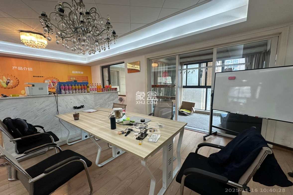 藏珑湖上国际花园 3室2厅2卫 3600.0元/月 藏珑湖上国际花园 3室2厅2卫 3600.0元/月室内图