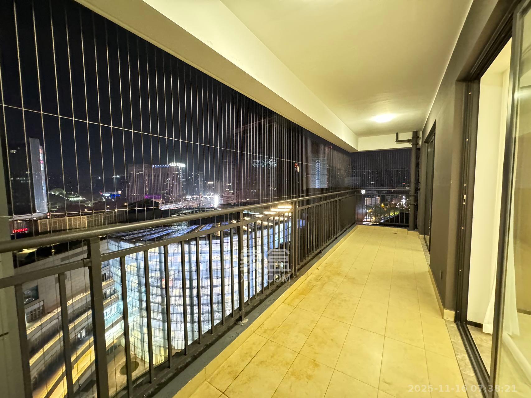 长房星城天地  4室2厅2卫    5500.0元/月室内图