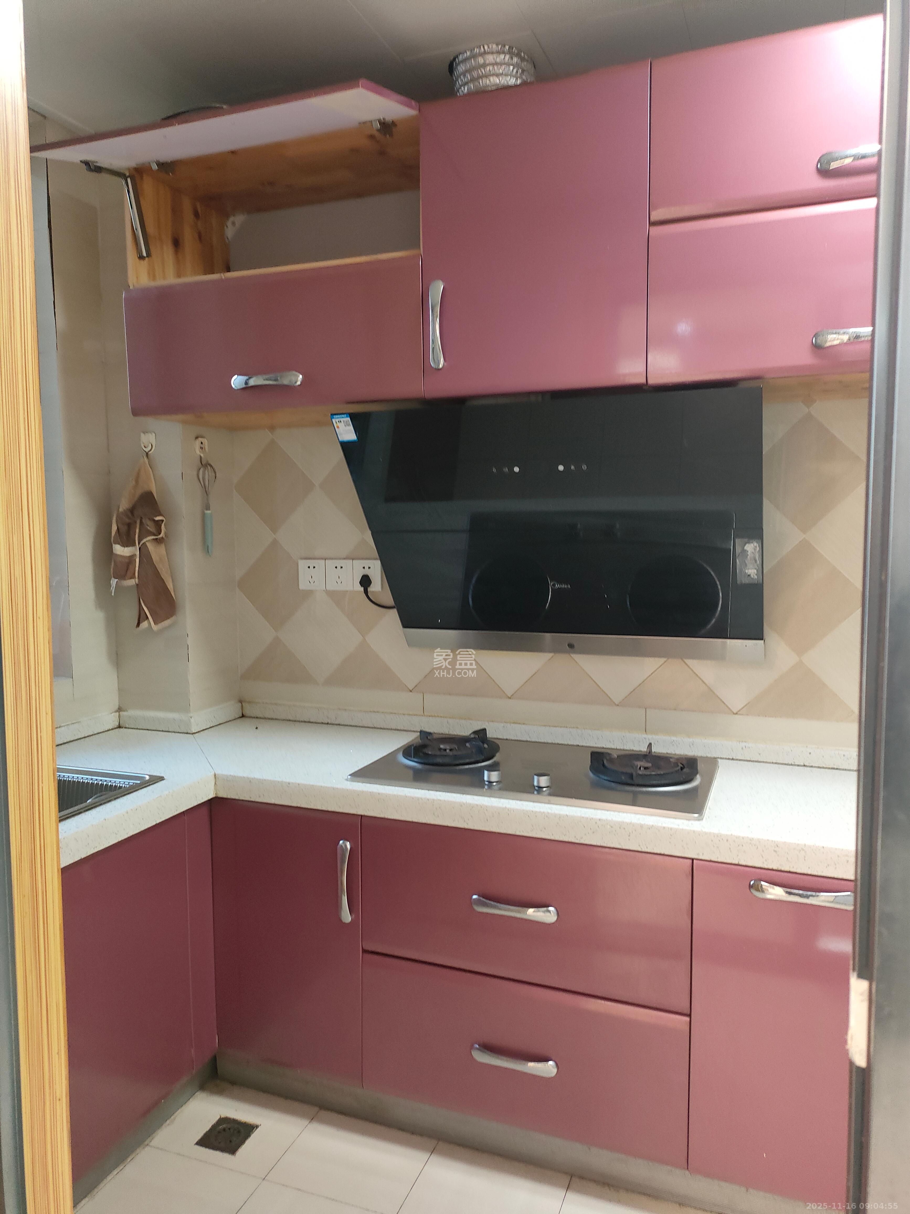 百纳广场（百纳公寓）  3室2厅1卫    3300.0元/月室内图