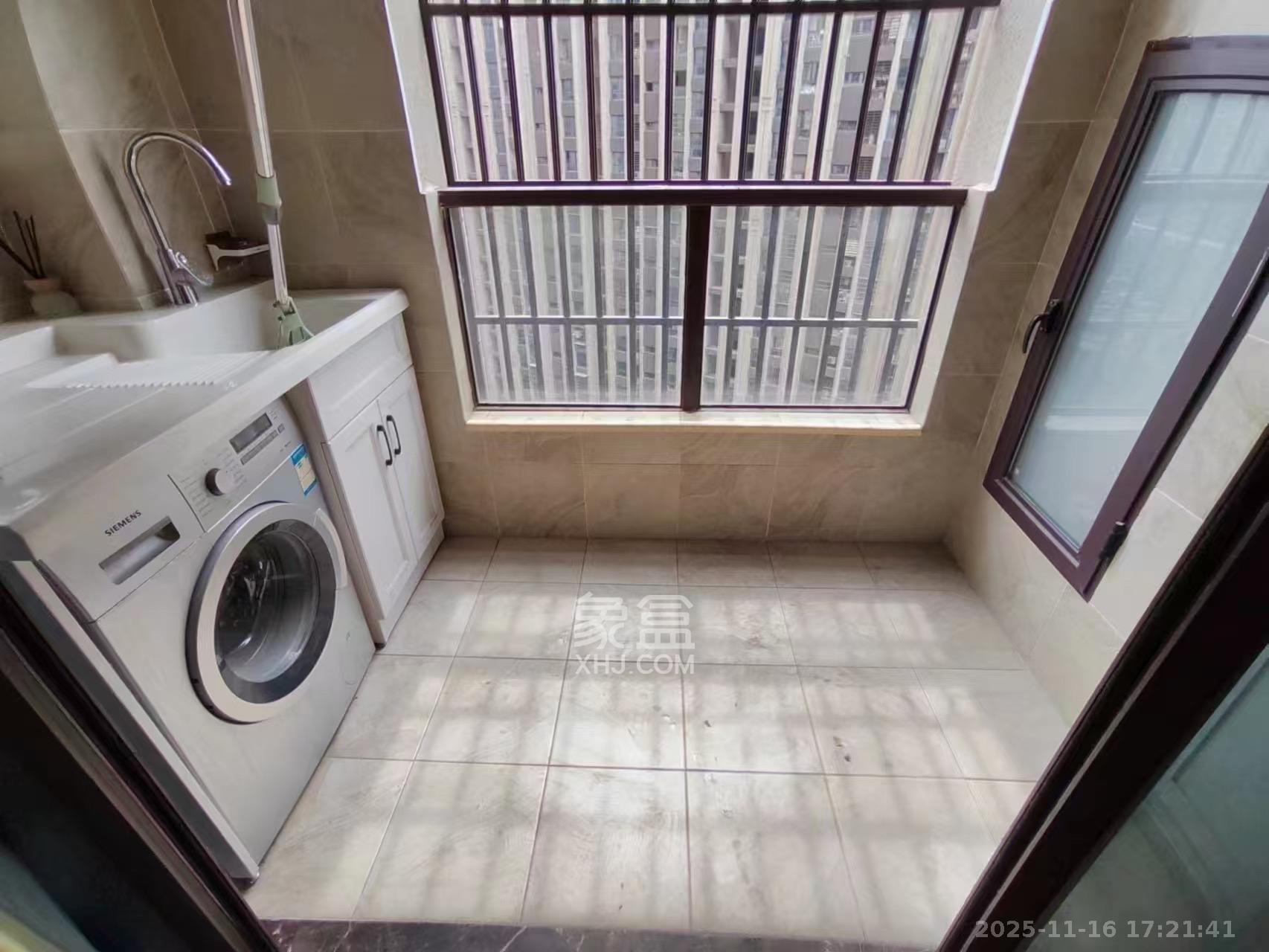 绿地中央广场 2室2厅1卫 2500.0元/月 绿地中央广场 2室2厅1卫 2500.0元/月室内图