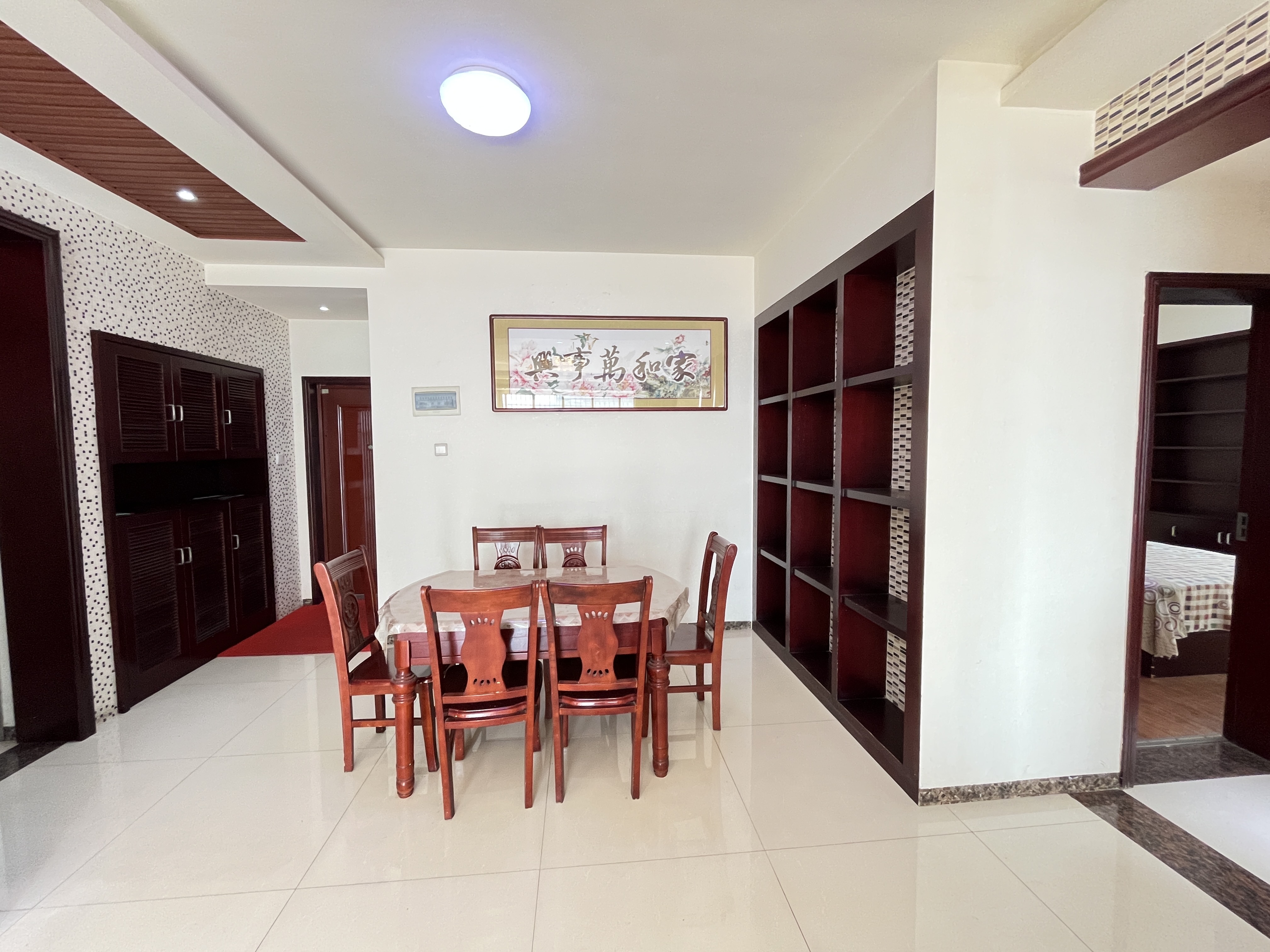 水木华庭  3室2厅2卫    55.8万客厅