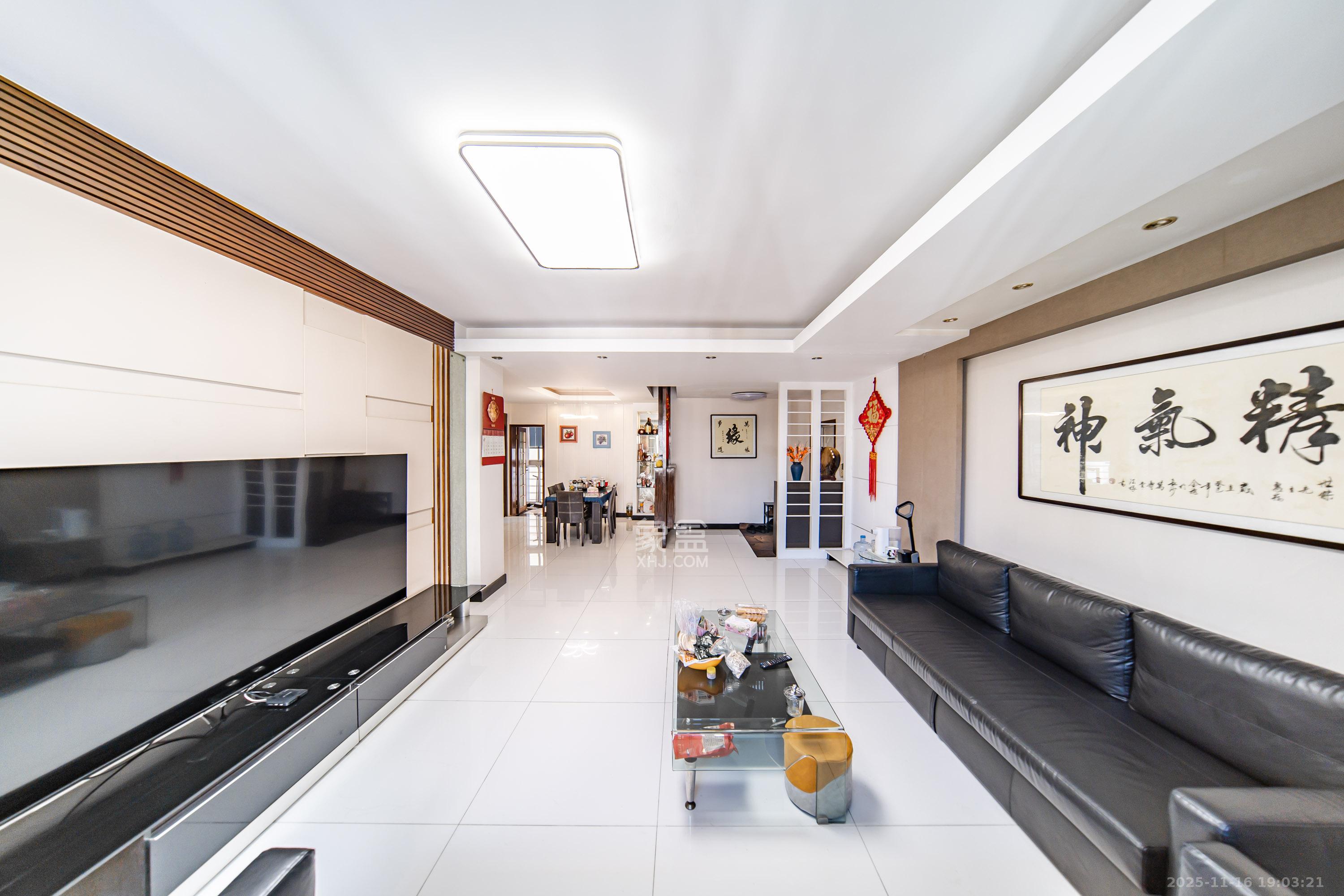 锦绣华天 4室2厅2卫 215.0万 锦绣华天 4室2厅2卫 215.0万客厅