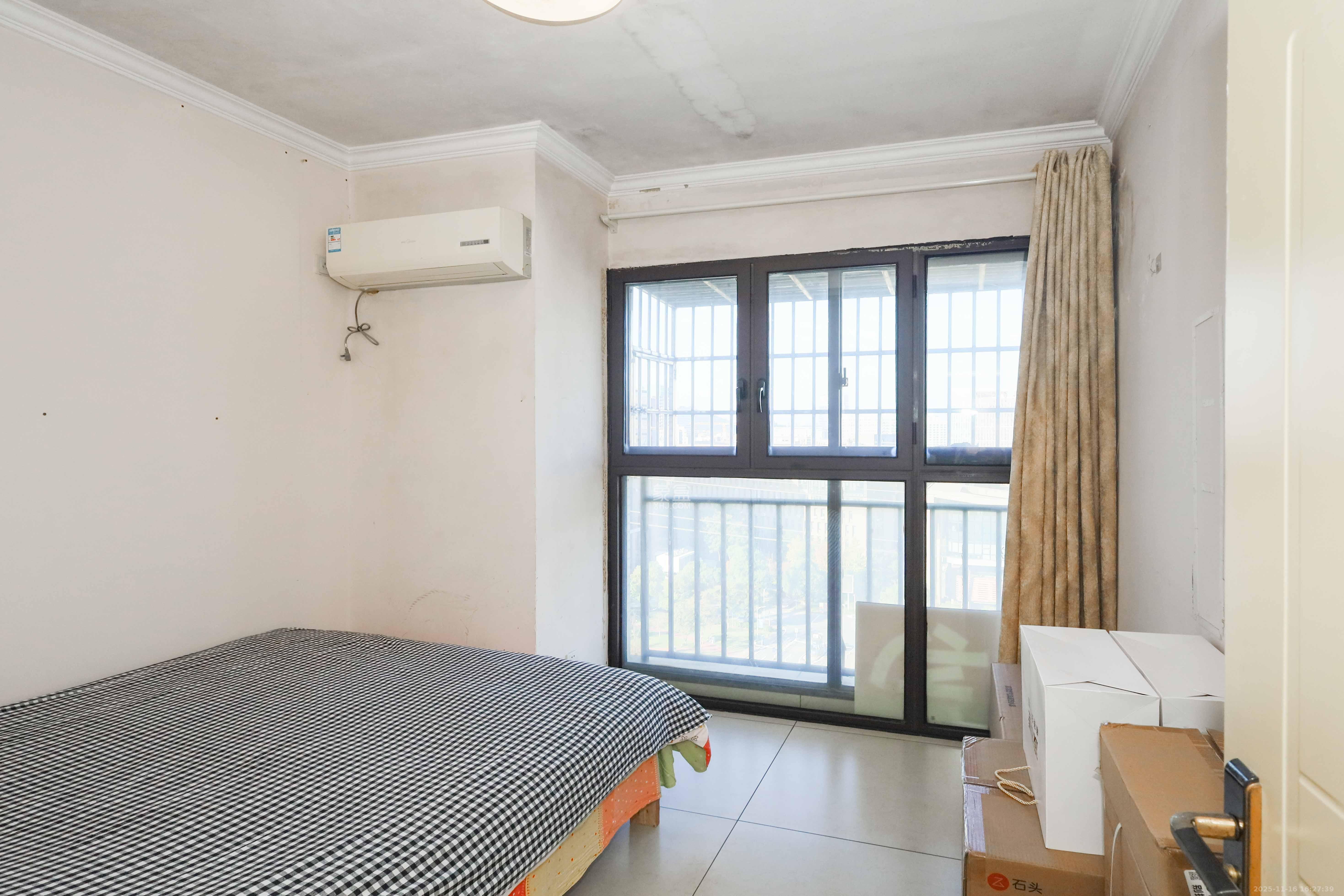 保利麓谷林语E区  3室2厅1卫    63.0万卧室