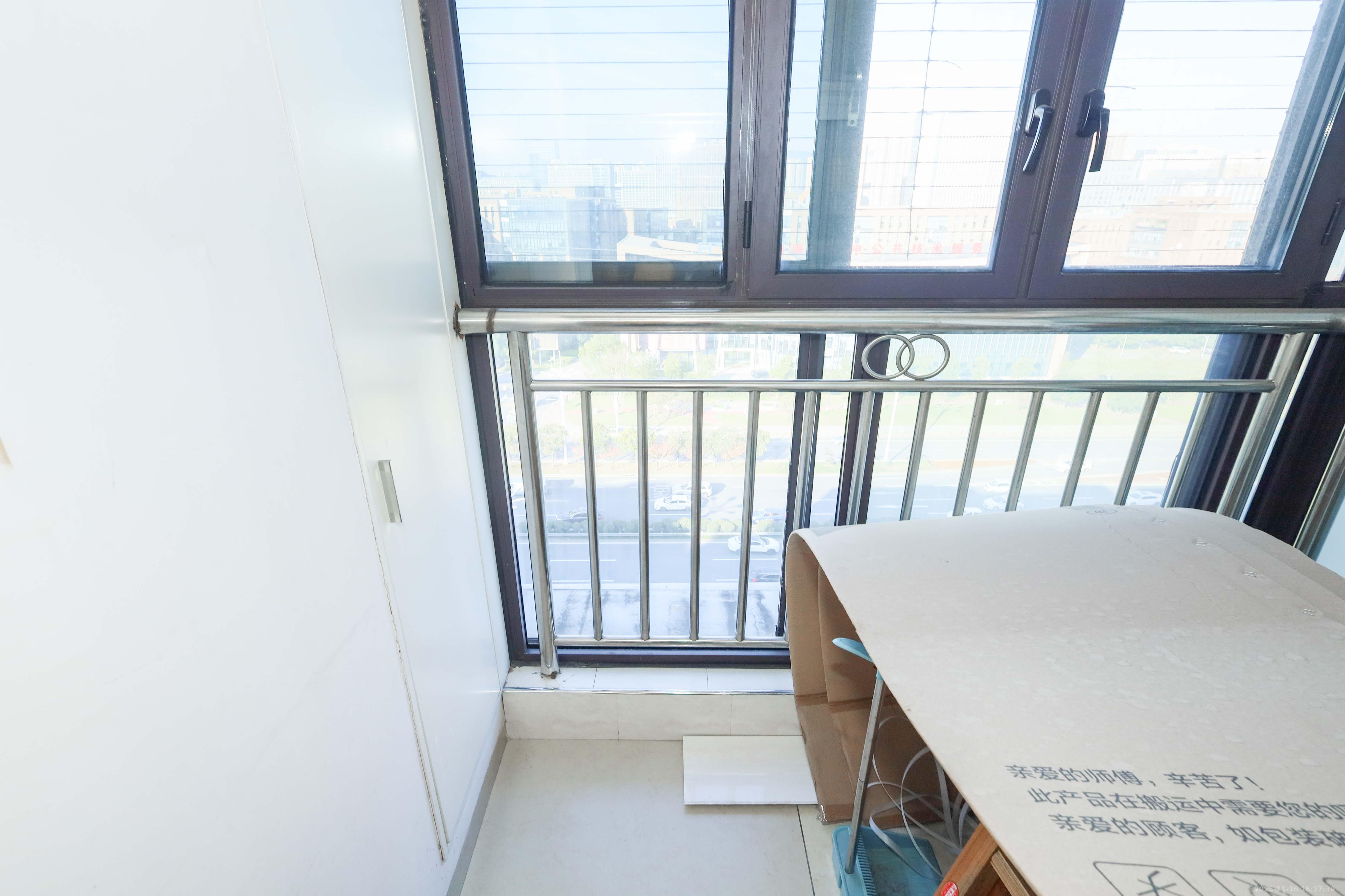 保利麓谷林语E区 3室2厅1卫 63.0万 保利麓谷林语E区 3室2厅1卫 63.0万阳台