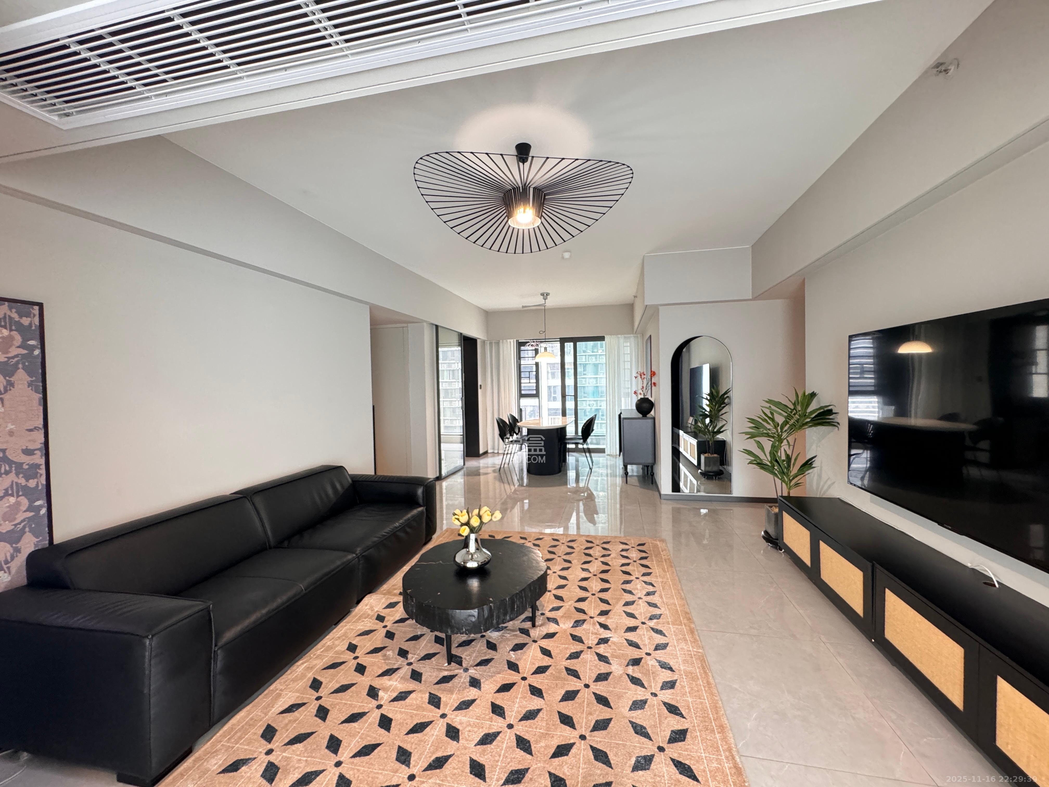 时代梅溪领峰  4室2厅2卫    5000.0元/月室内图