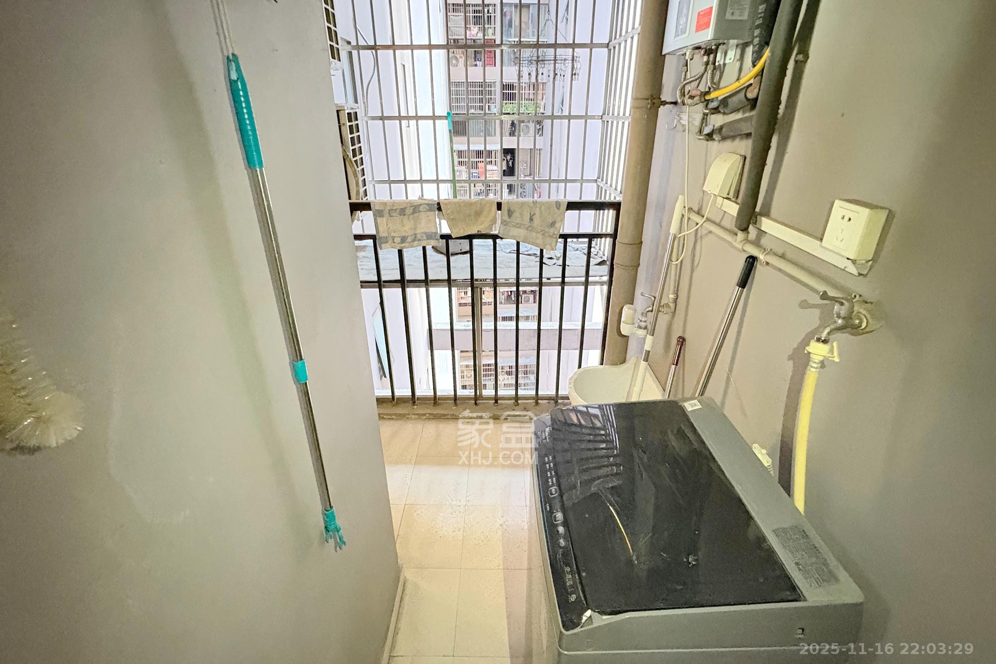 盛世美居荷园  3室2厅1卫    110.0万阳台