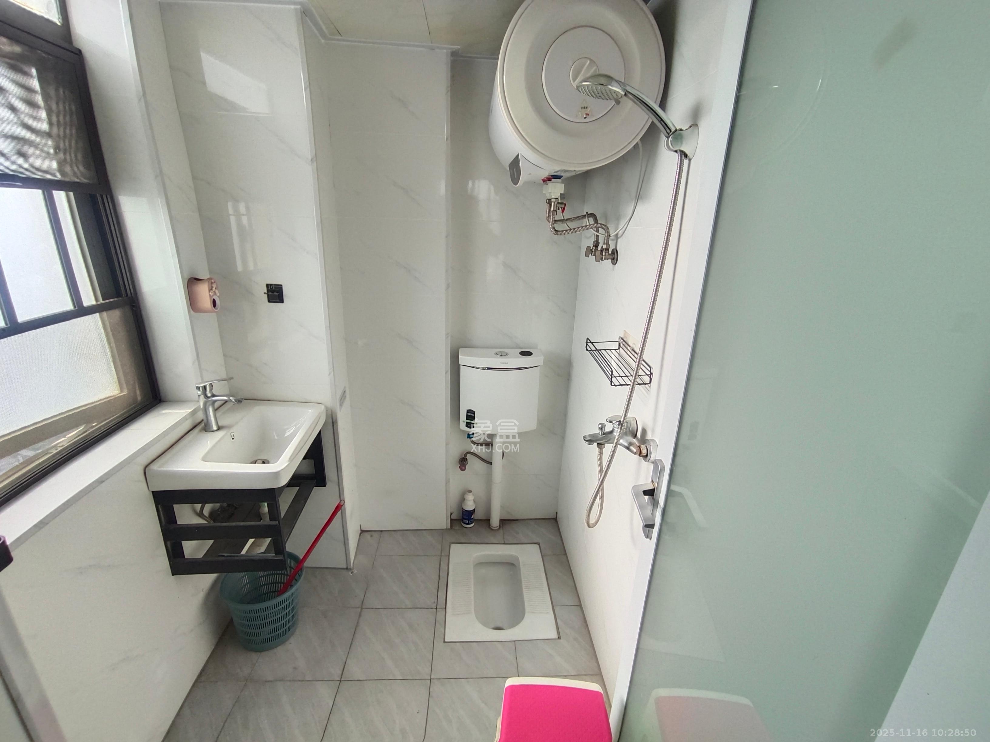 钱隆樽品(一、二、三期)  1室1厅1卫    1000.0元/月室内图