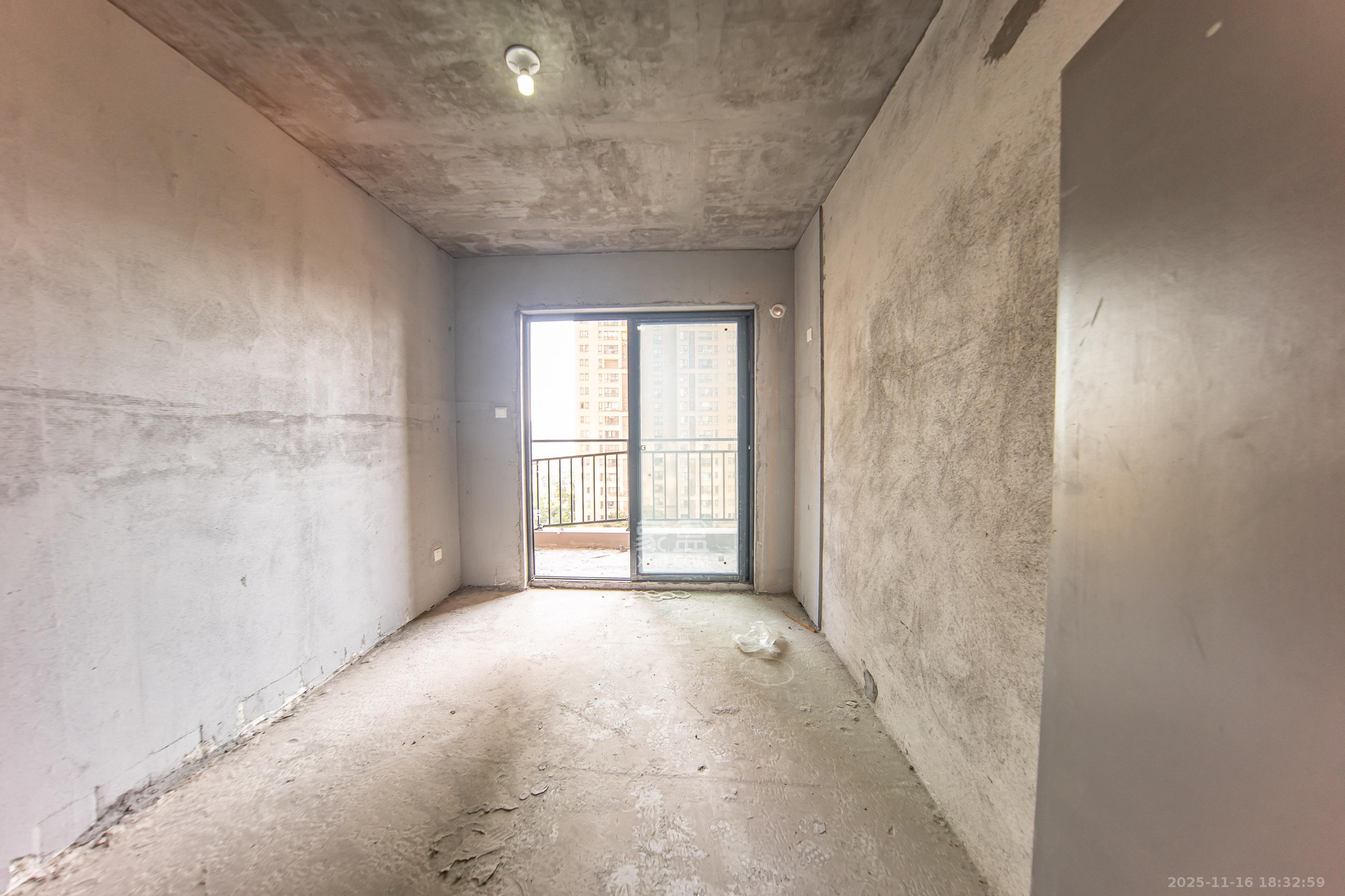 邦盛水岸御园 4室2厅2卫 72.0万 邦盛水岸御园 4室2厅2卫 72.0万卧室