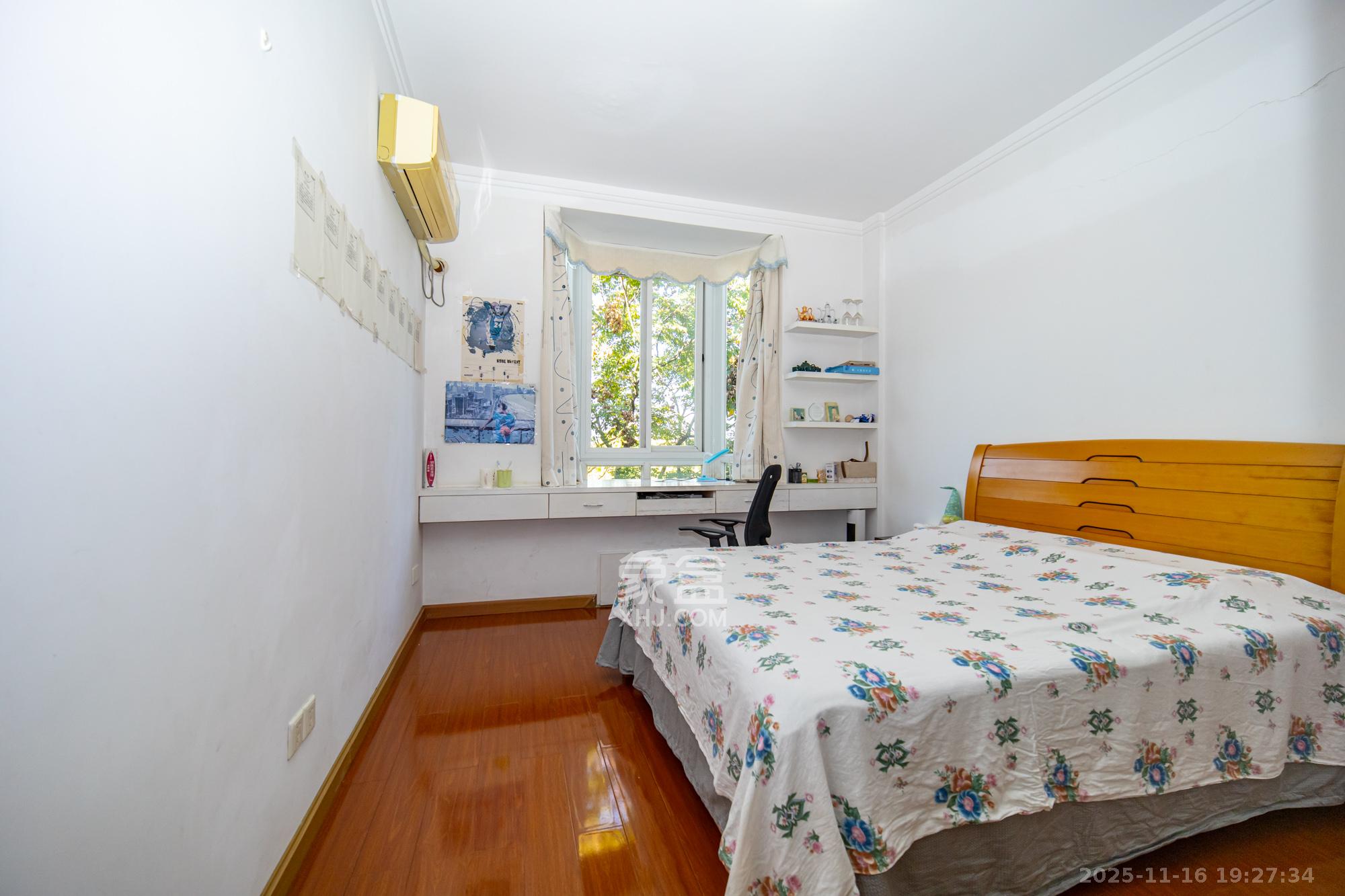 山水芙蓉国际新城  5室2厅2卫    68.0万卧室