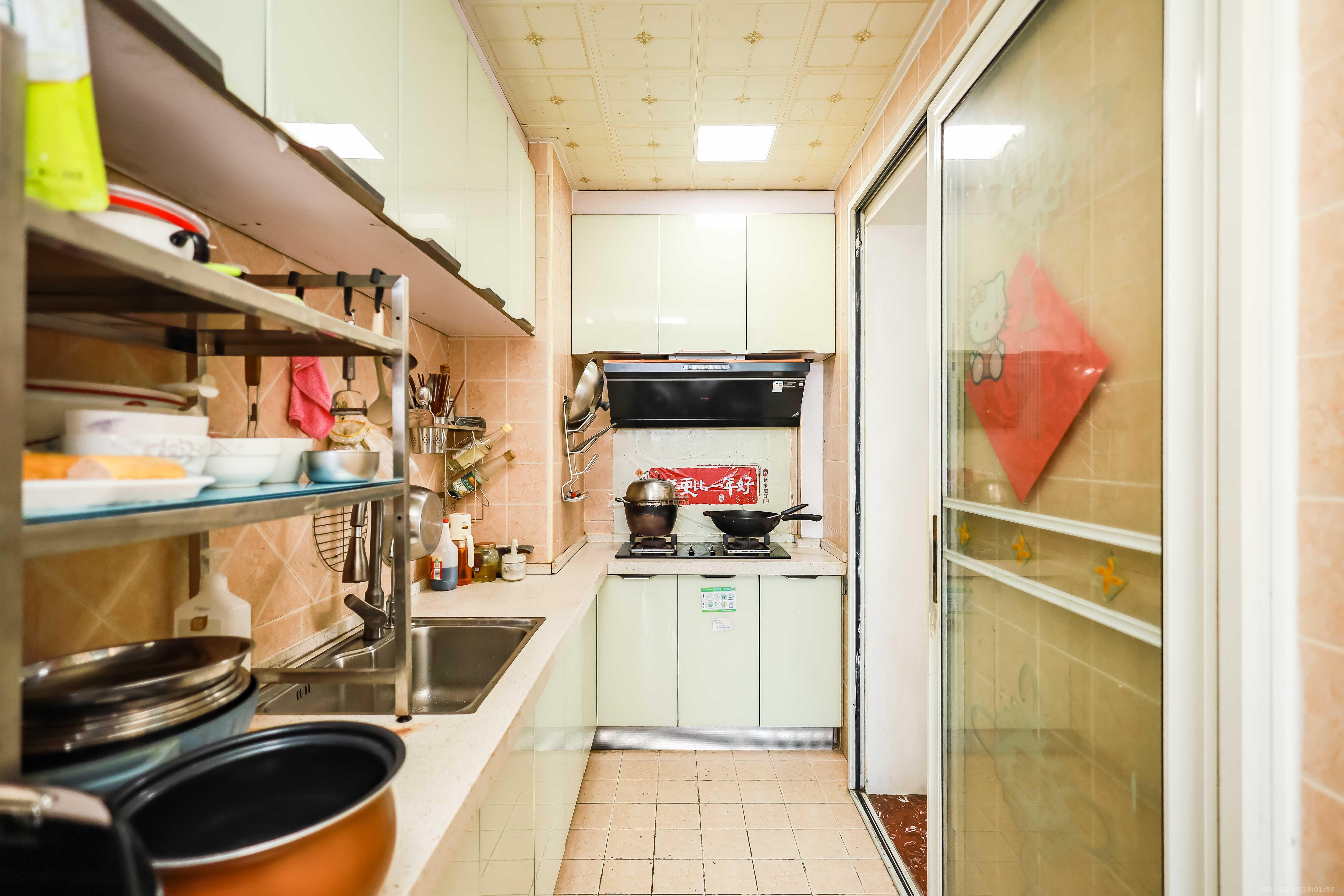 天麓尚层  3室2厅1卫    68.8万厨房