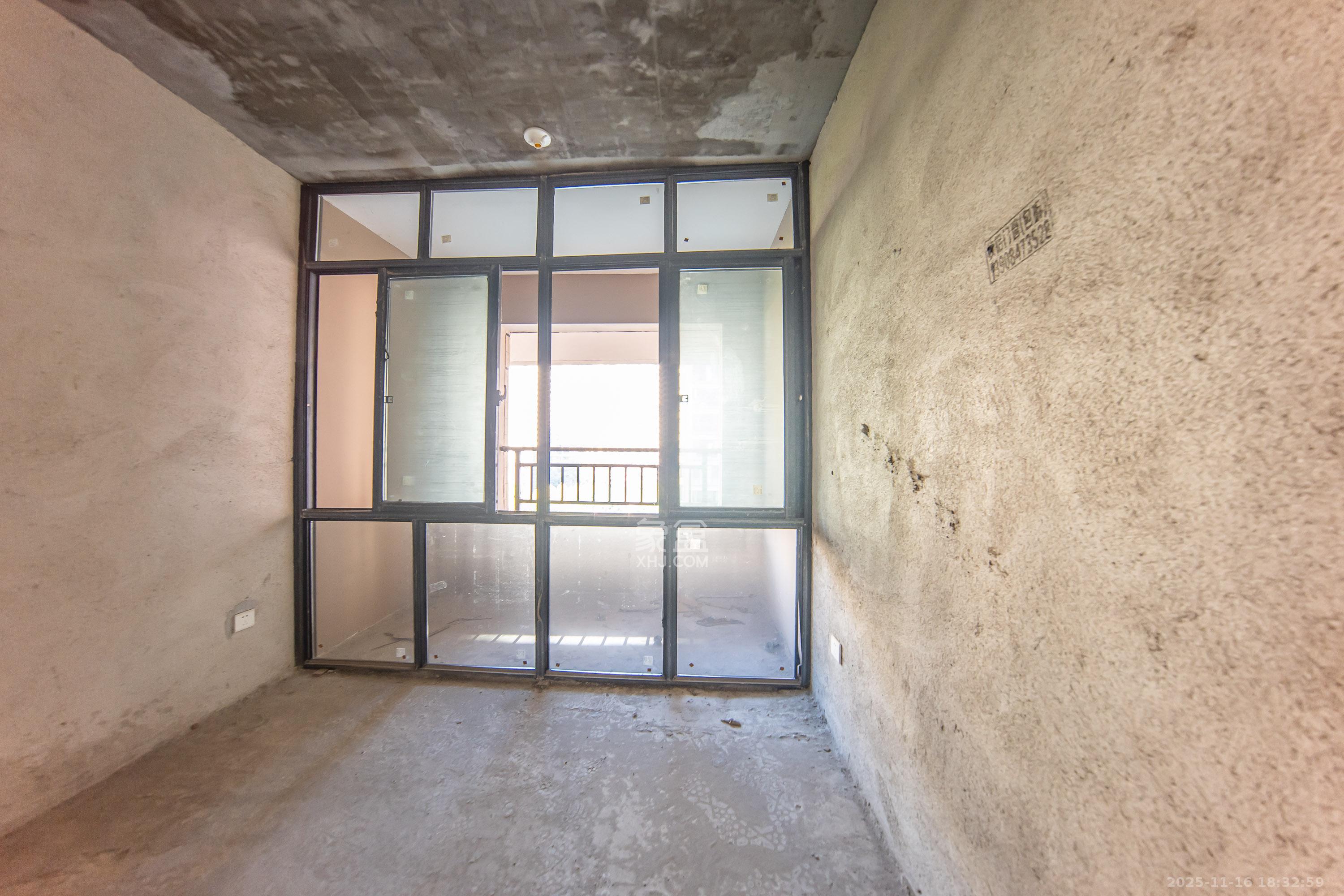 邦盛水岸御园 4室2厅2卫 72.0万 邦盛水岸御园 4室2厅2卫 72.0万卧室