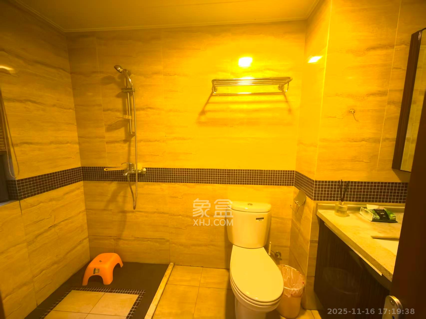 万科城 3室2厅2卫 2500.0元/月 万科城 3室2厅2卫 2500.0元/月室内图