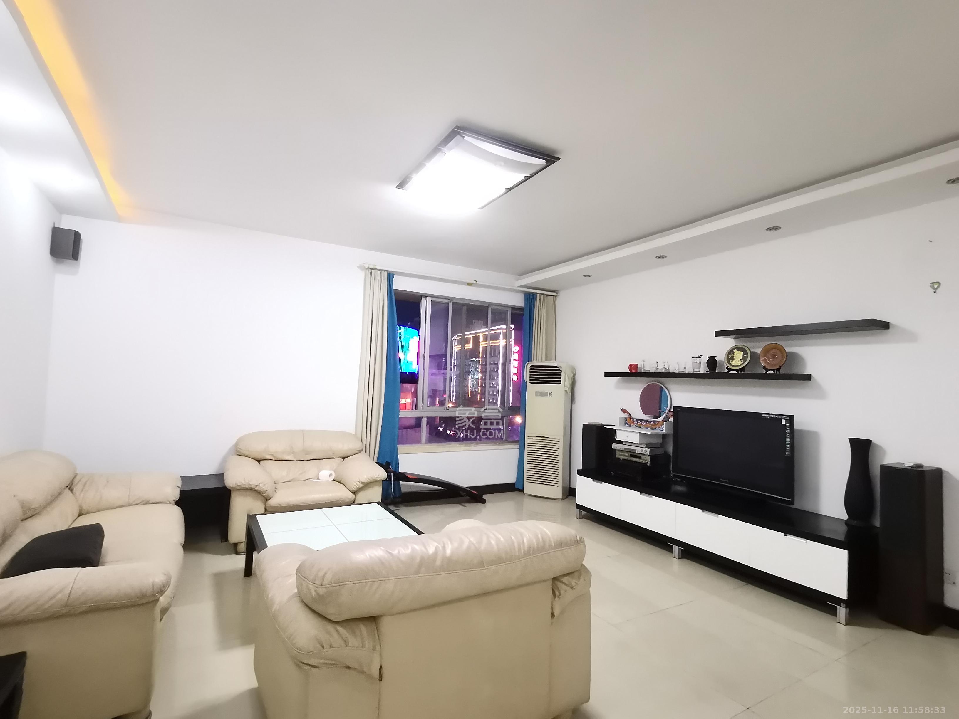 省建苑小区 4室2厅2卫 3500.0元/月 省建苑小区 4室2厅2卫 3500.0元/月室内图