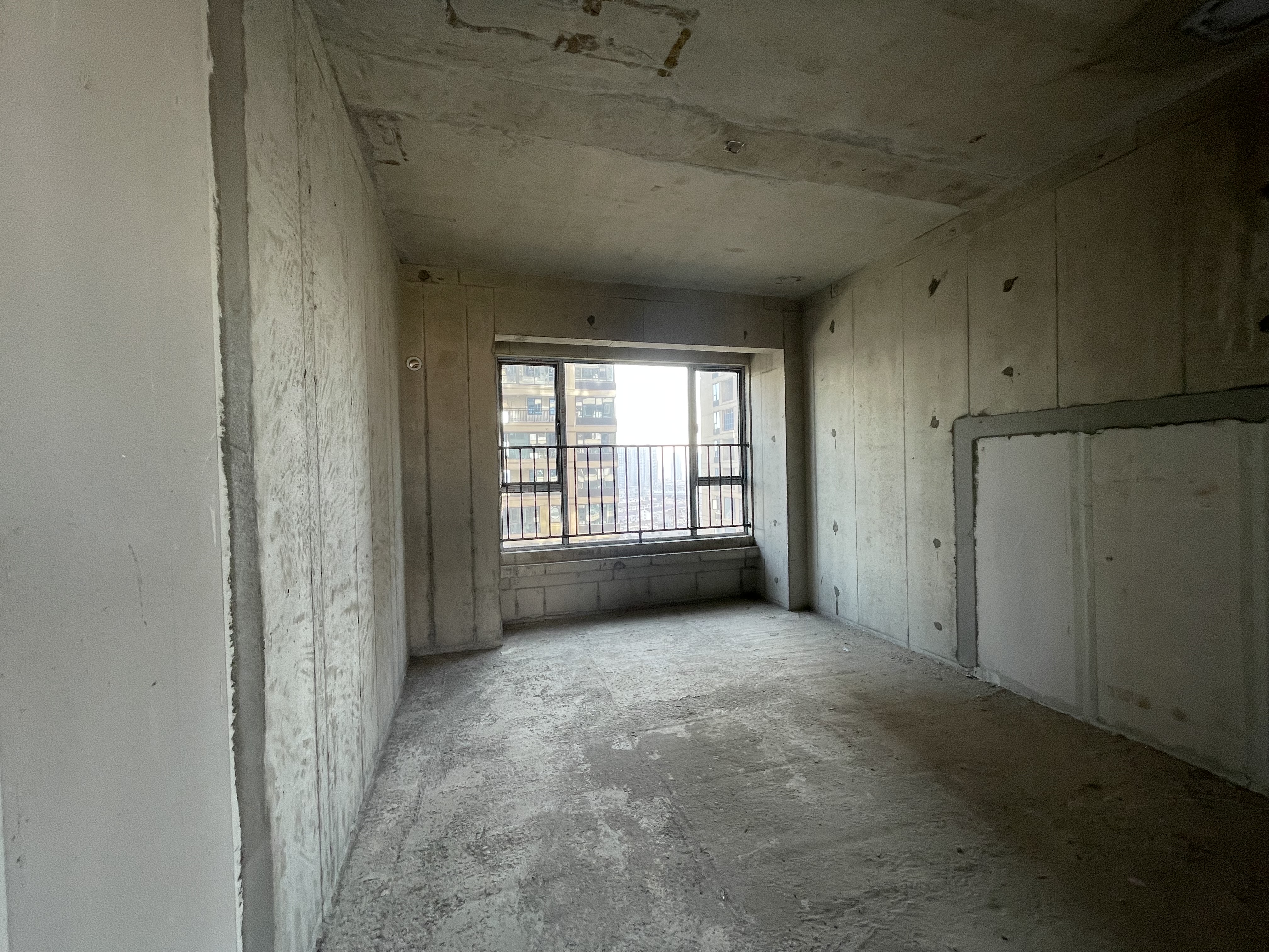 湘中府央玺  4室2厅2卫    76.8万客厅