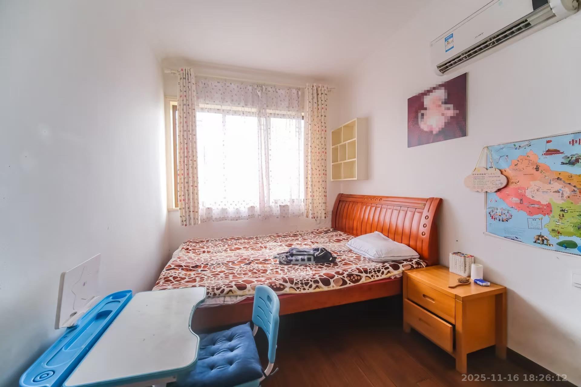 四季星城  3室2厅1卫    1800.0元/月室内图