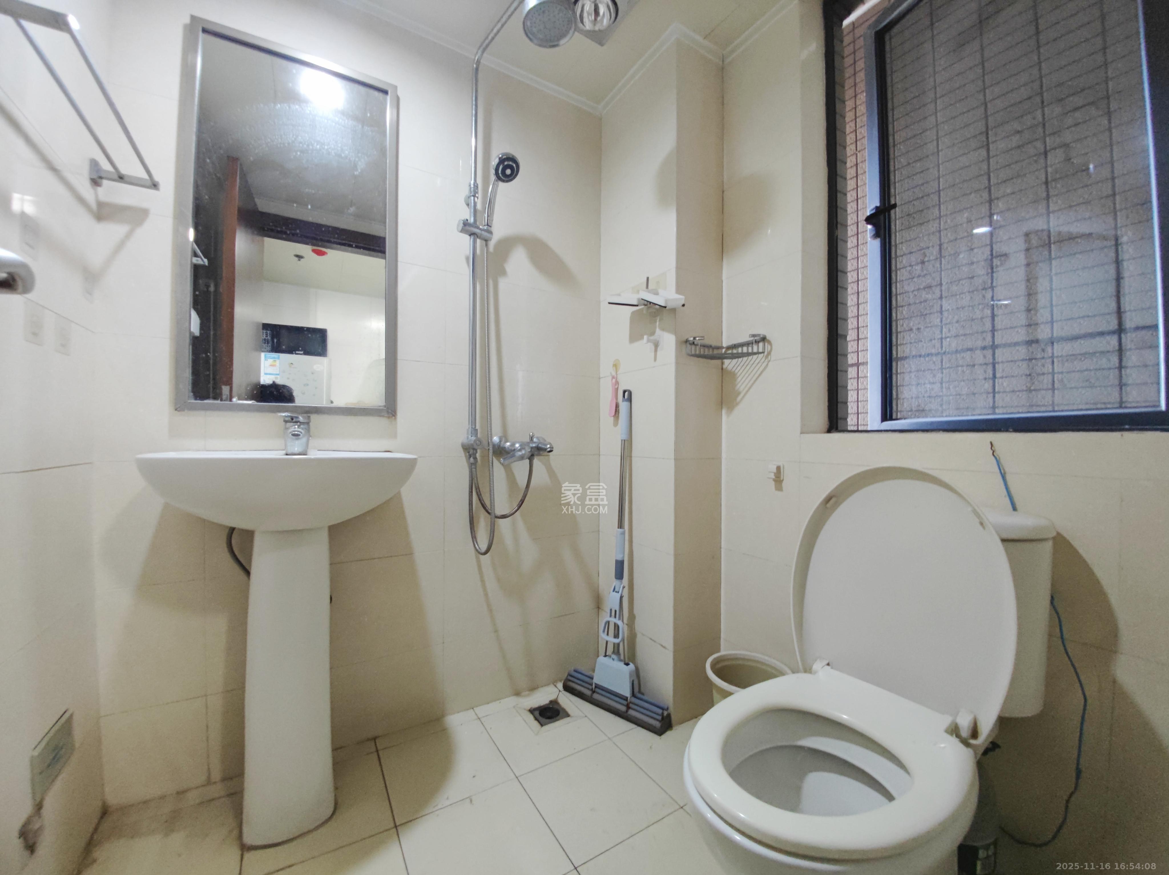 藏珑湖上国际花园  1室1厅1卫    1800.0元/月室内图