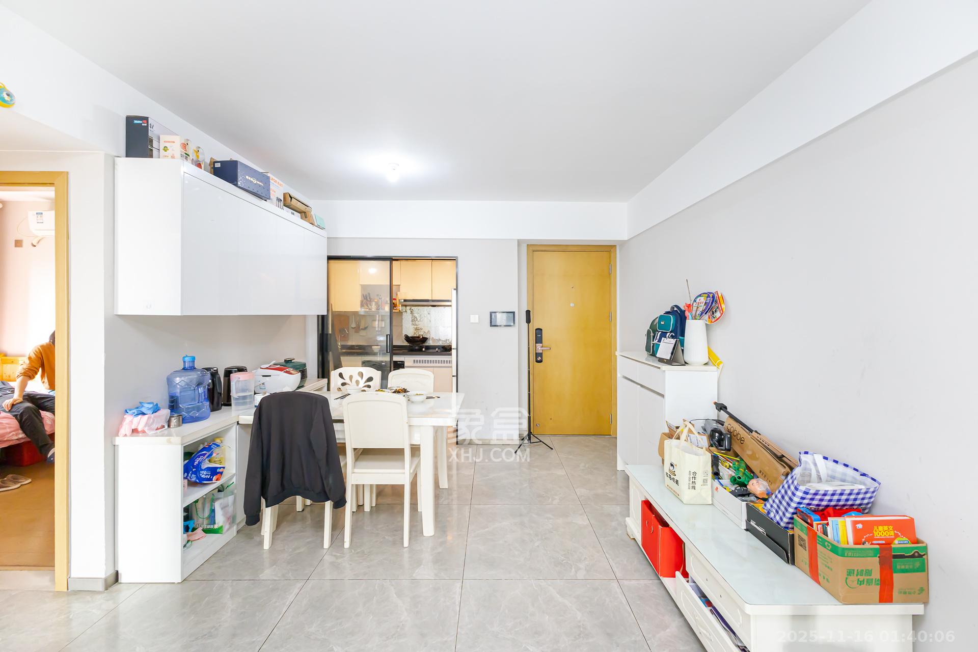 时代倾城四期 2室1厅1卫 68.0万 时代倾城四期 2室1厅1卫 68.0万客厅