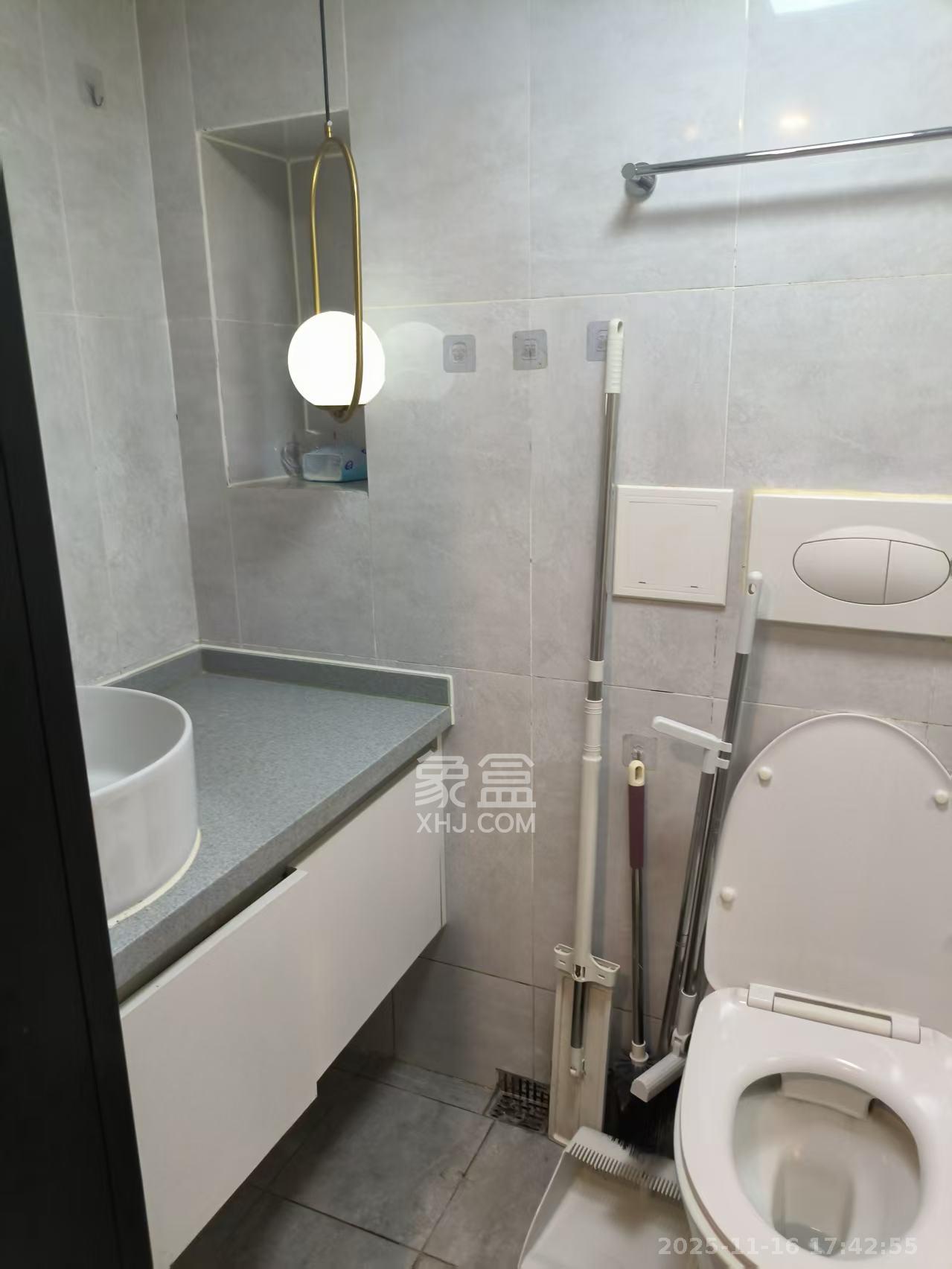 卓越江岸  1室1厅1卫    2000.0元/月室内图