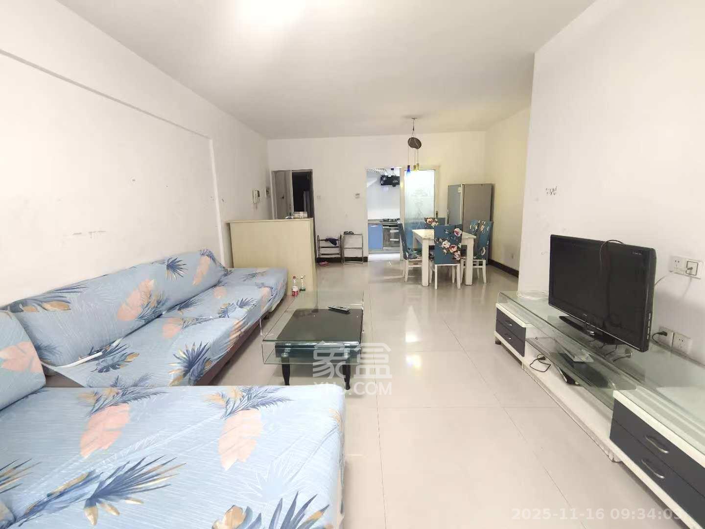 欧园 3室2厅1卫 2700.0元/月 欧园 3室2厅1卫 2700.0元/月室内图