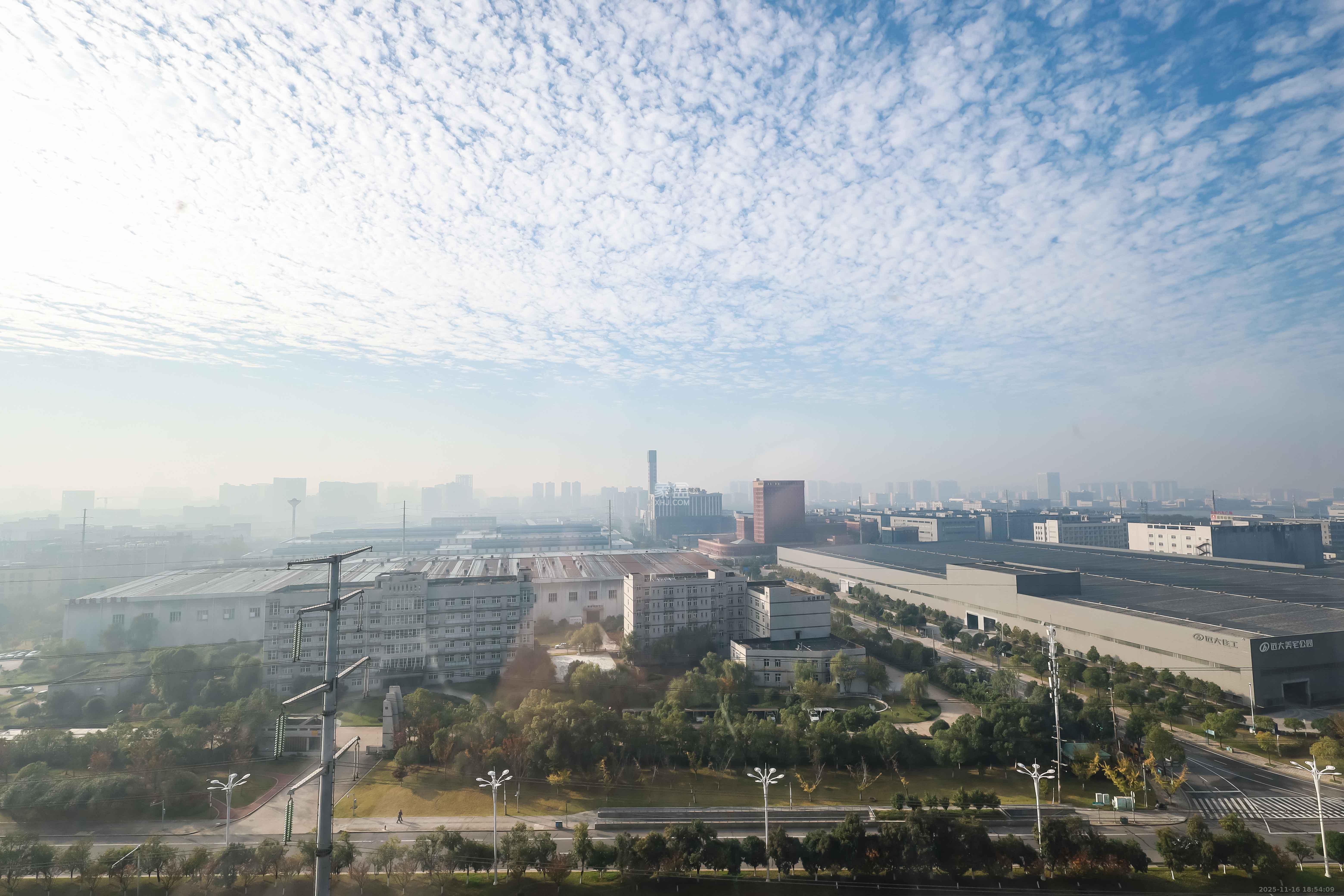 保利恒伟时光印象 3室2厅2卫 106.0万 保利恒伟时光印象 3室2厅2卫 106.0万阳台