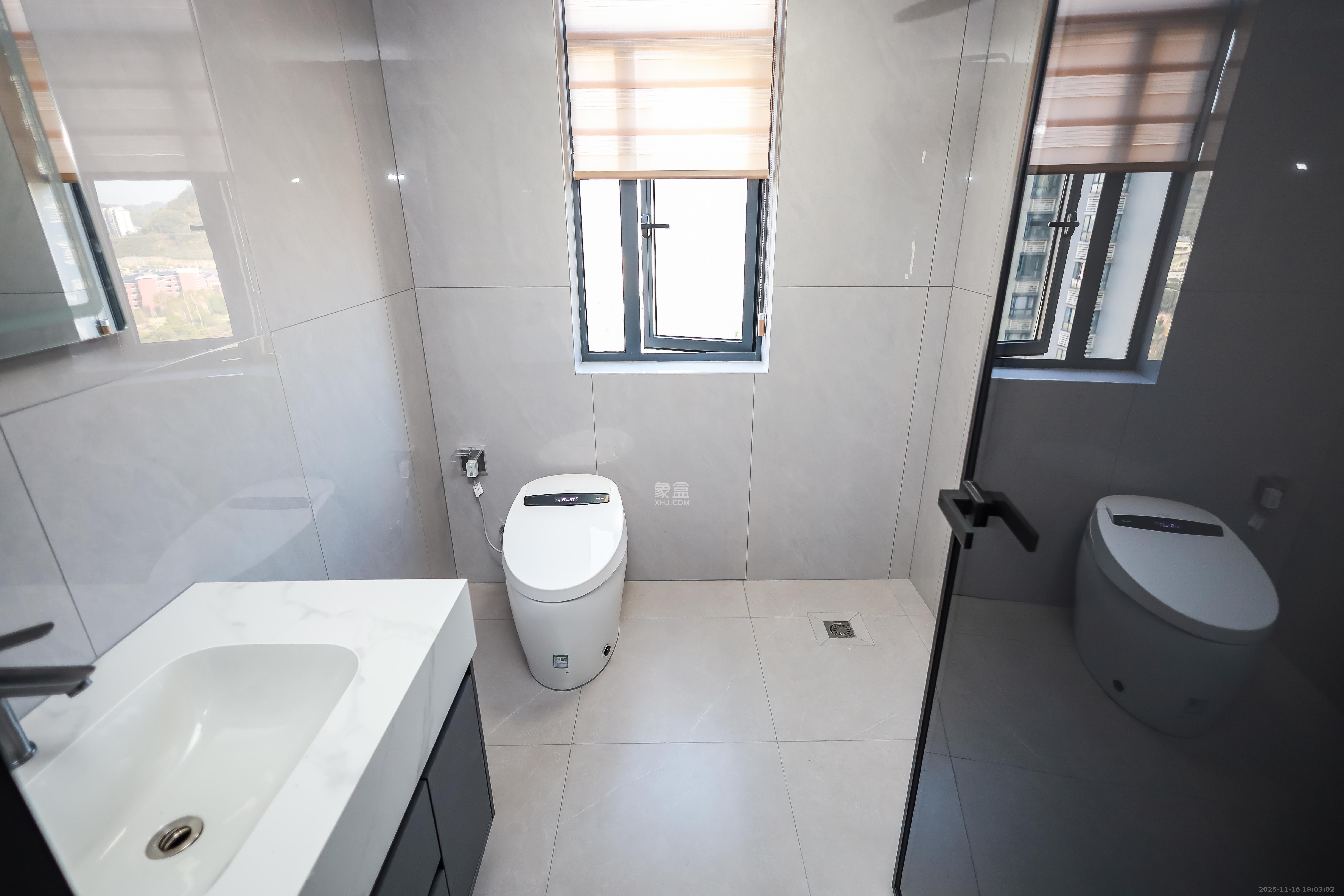 莱茵城  4室2厅2卫    116.0万卫生间