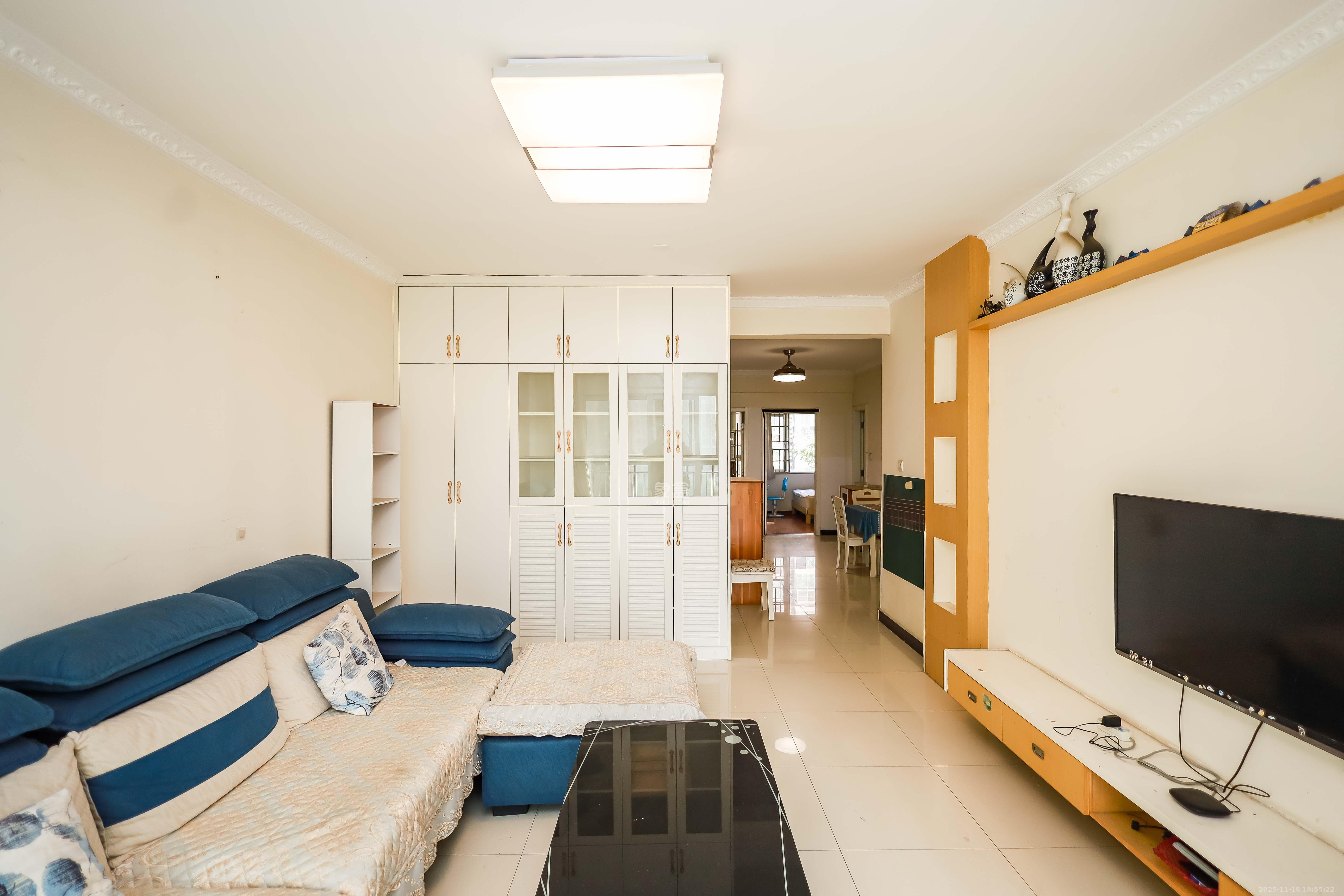 联美品格 3室2厅2卫 83.8万 联美品格 3室2厅2卫 83.8万客厅