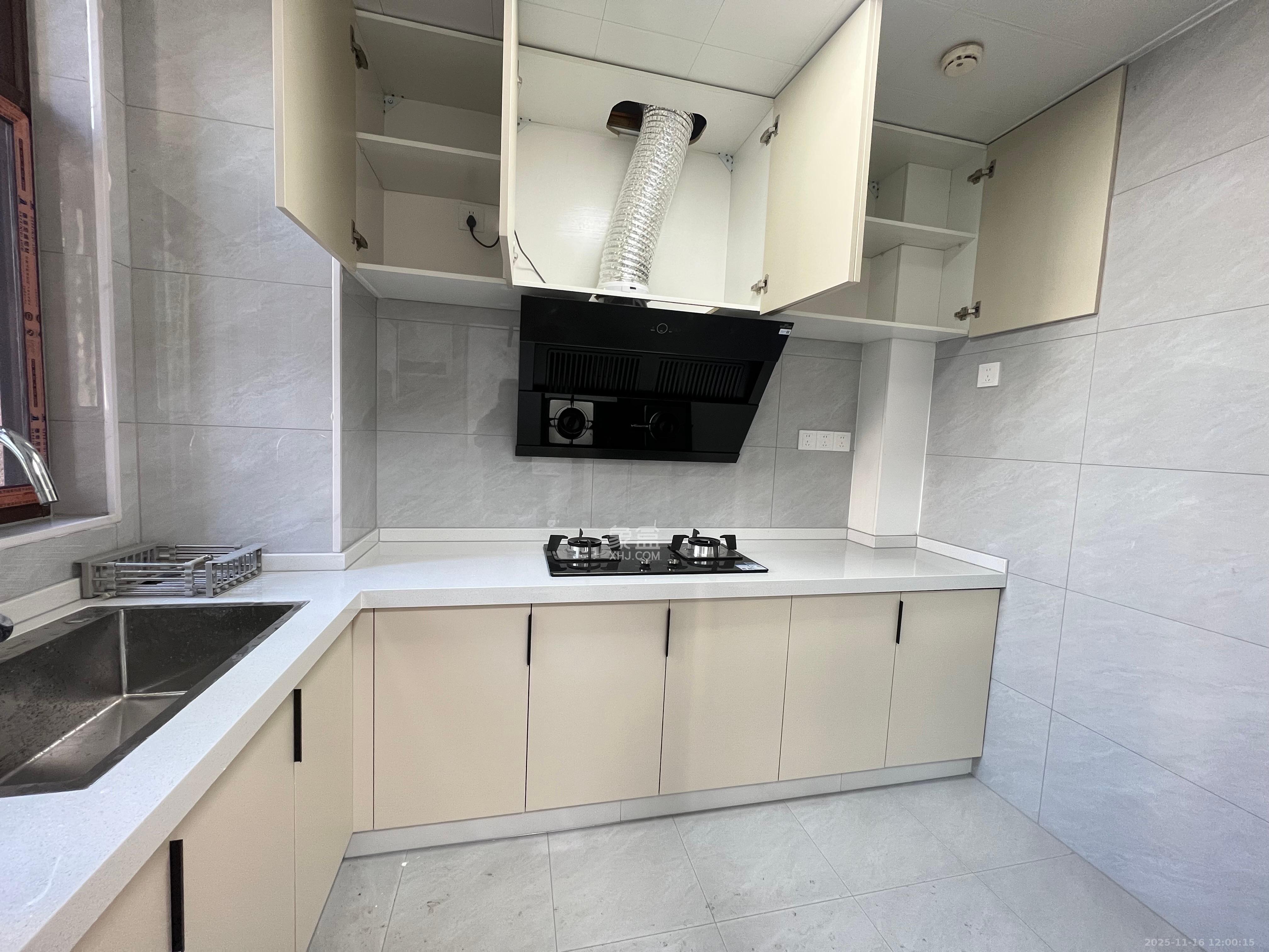 阳光丽城二期  4室2厅2卫    3500.0元/月室内图