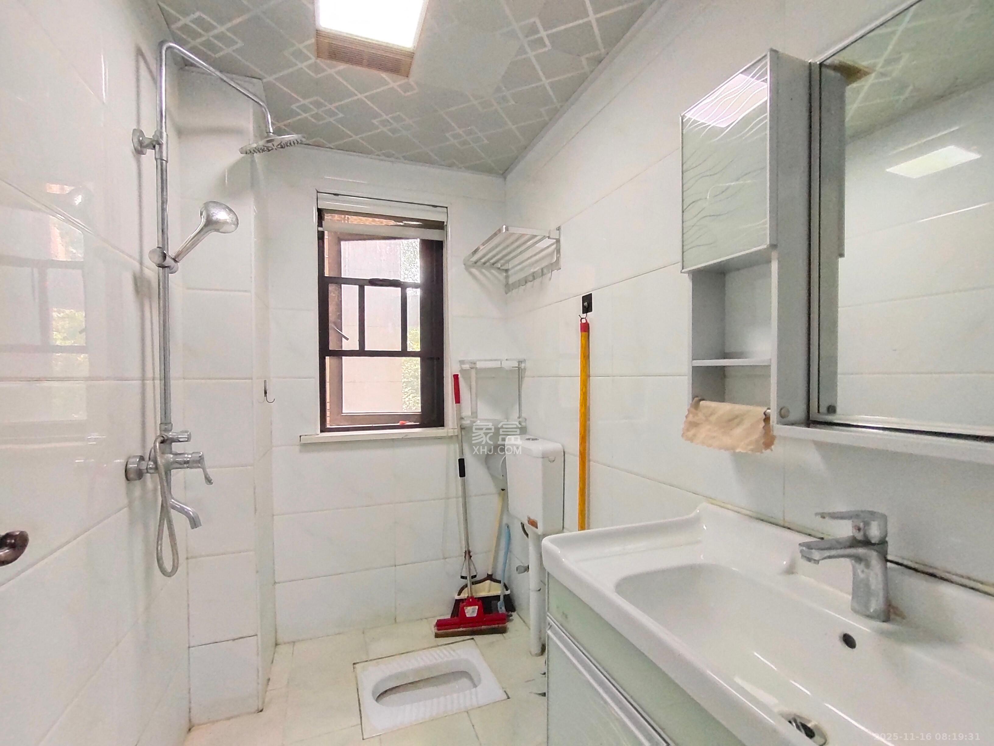 旭辉香樟公馆  3室2厅2卫    2500.0元/月室内图