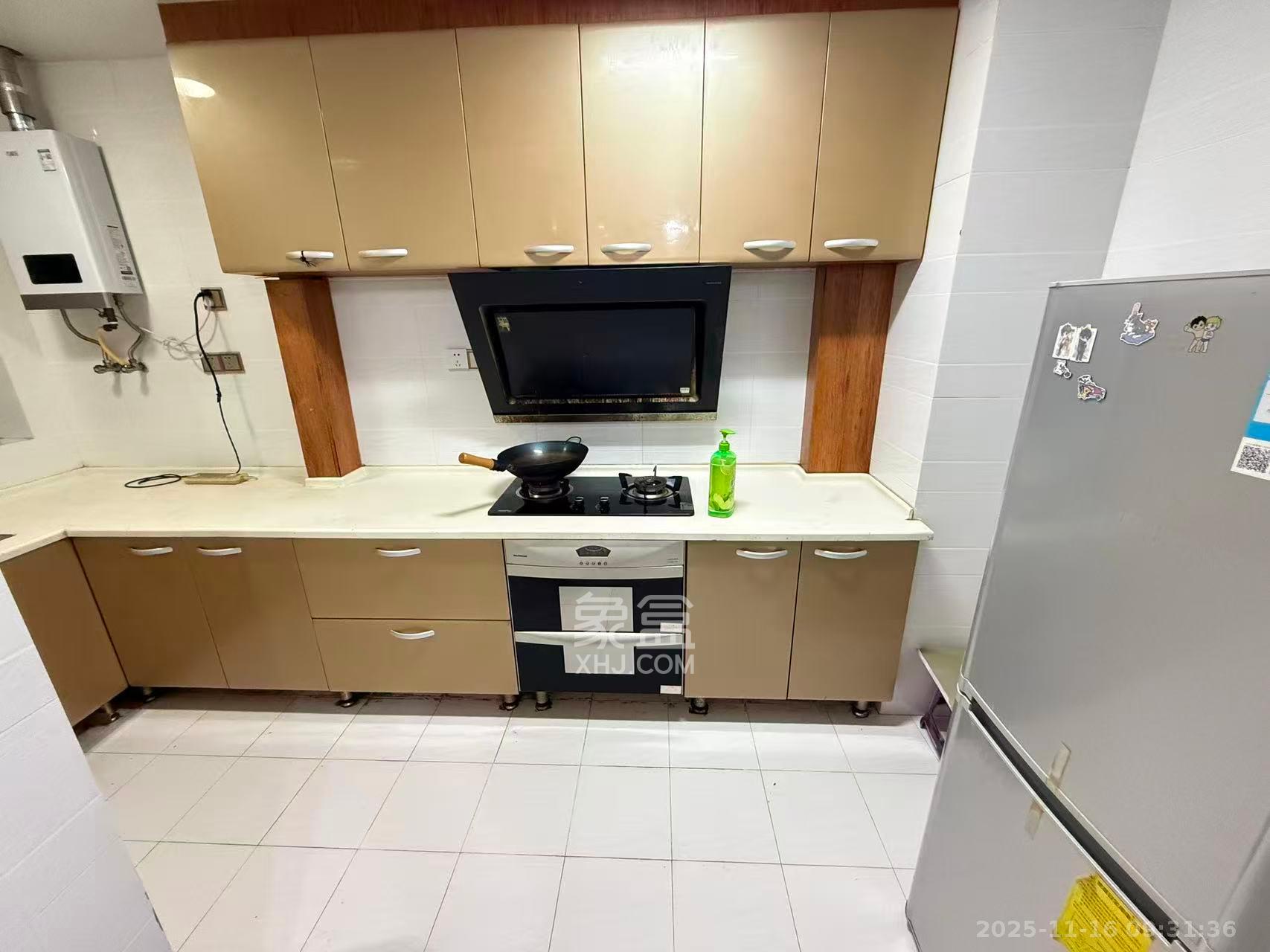 新城新世界一二三期  1室0厅1卫    2400.0元/月室内图