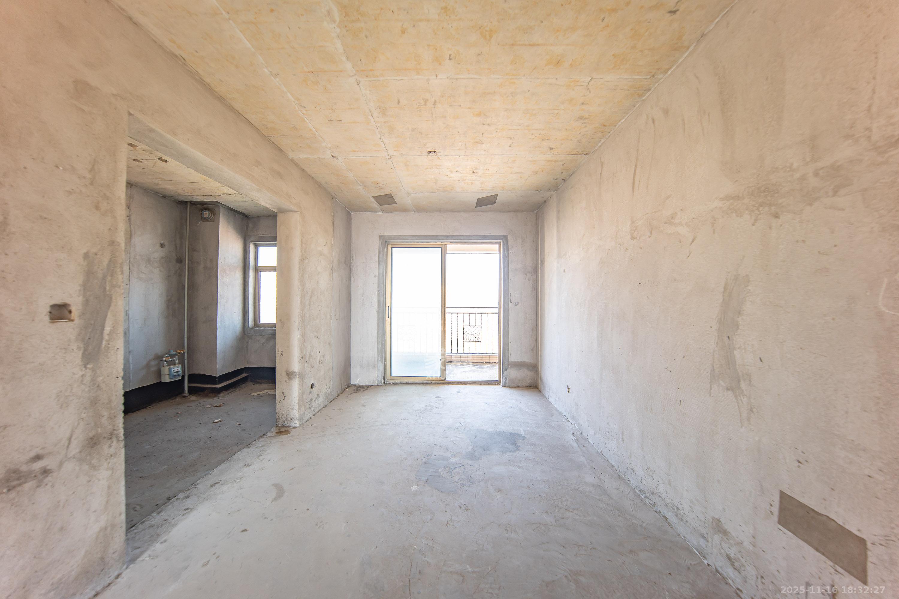 江山帝景雅典  4室2厅1卫    160.0万客厅