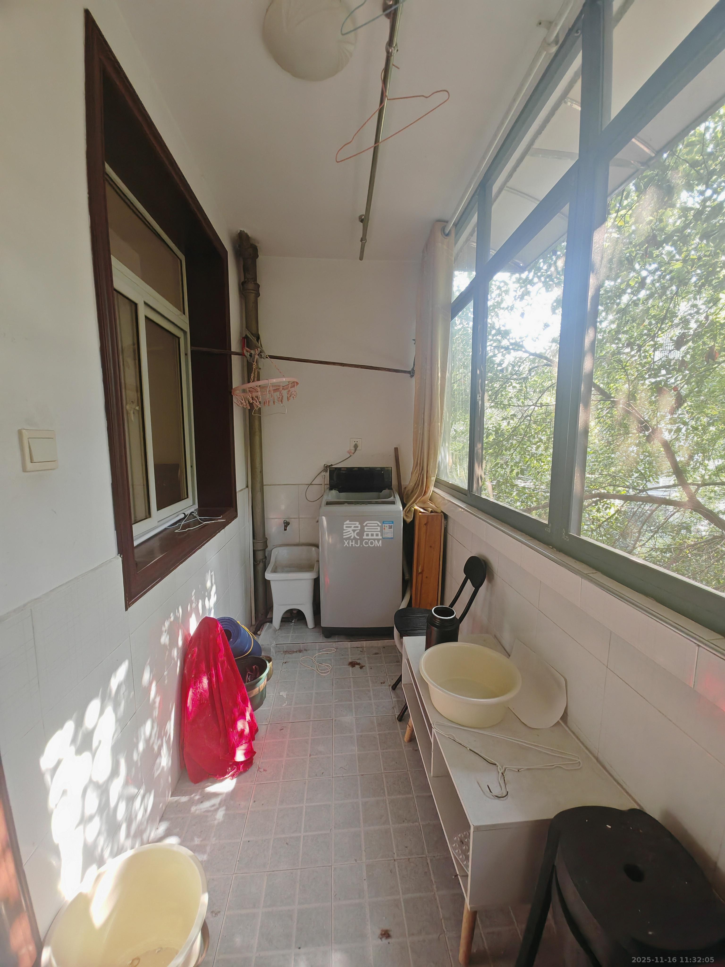 红花坡社区  1室1厅1卫    1200.0元/月室内图