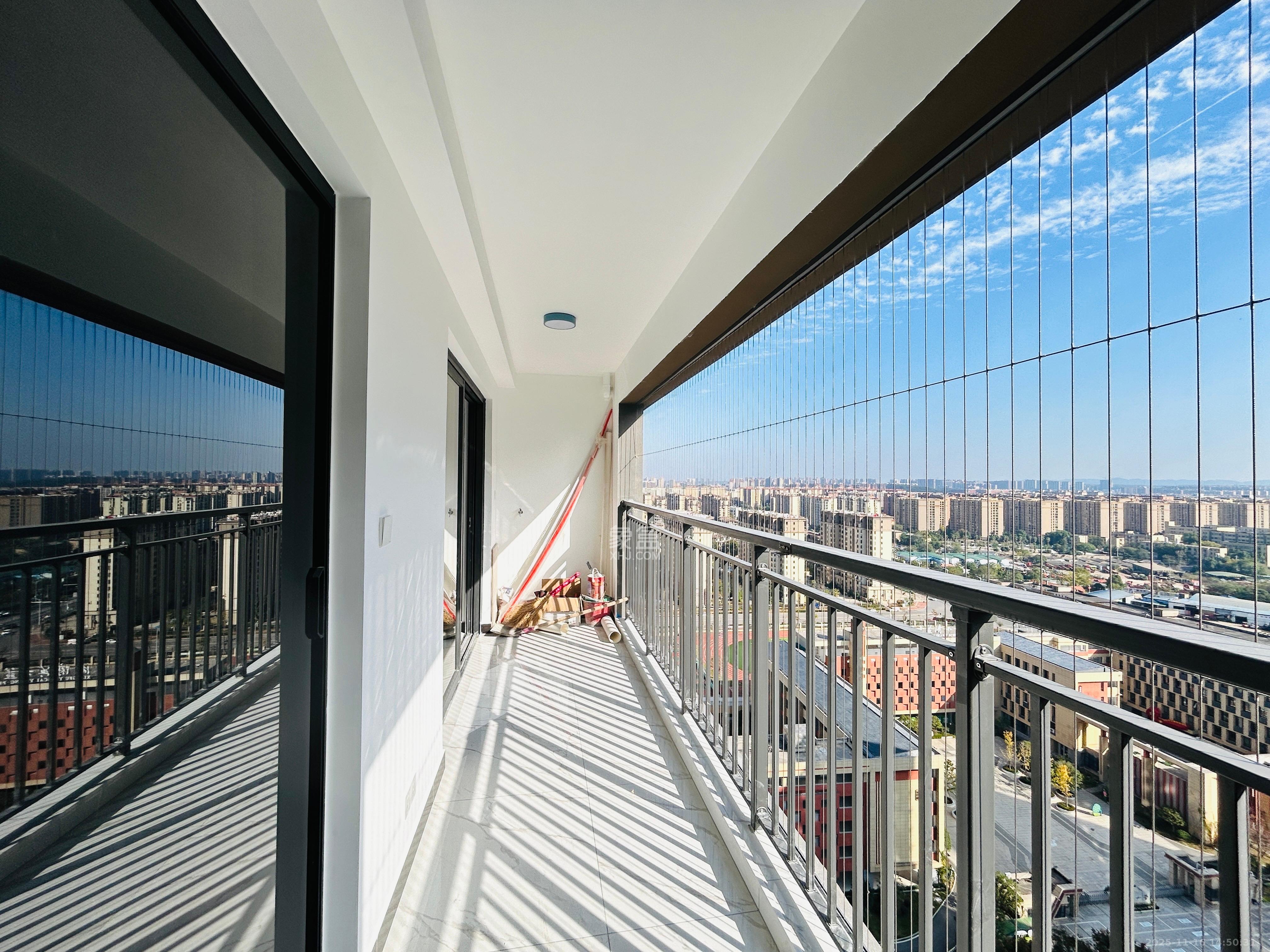 招商蛇口璀璨学府  3室2厅2卫    3000.0元/月室内图